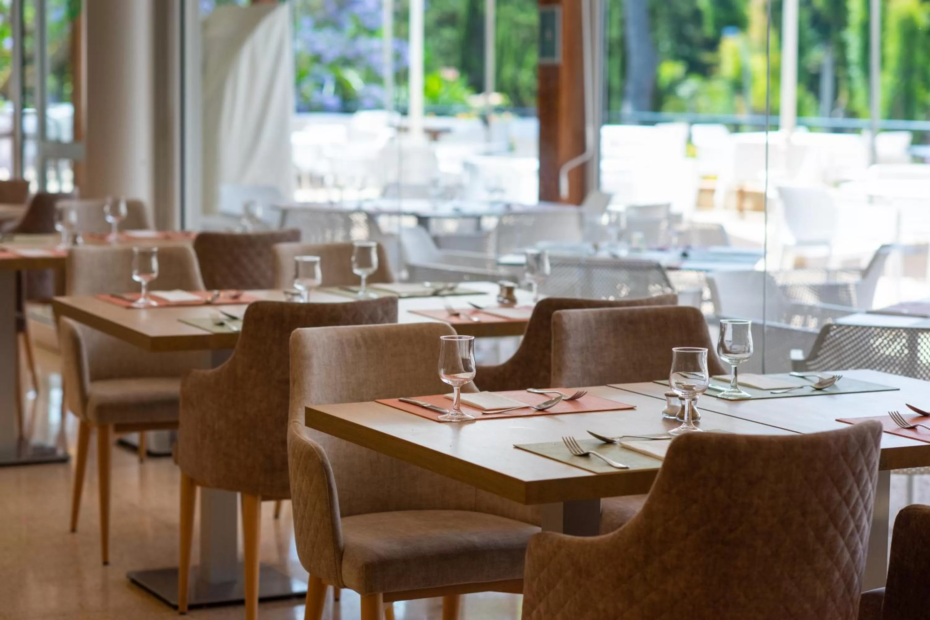 Restaurant/places to eat in Valentin Grand Park Suite Hotel