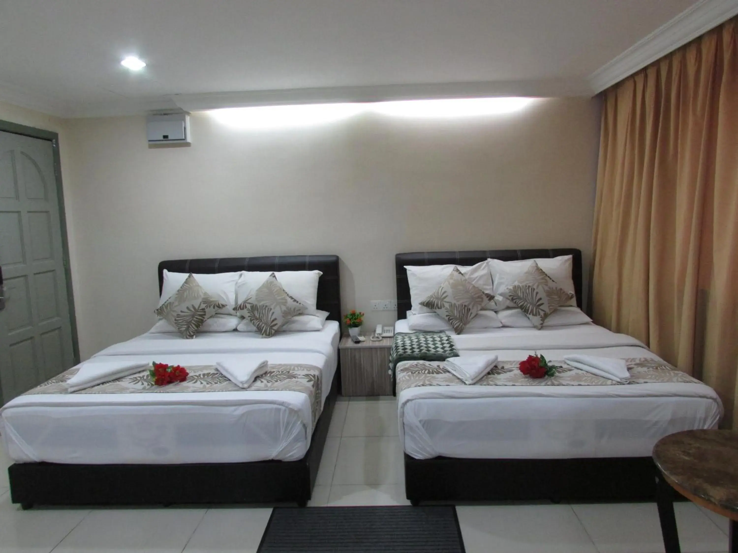 Bedroom, Bed in Safari Hotel Bedroom, Bed in Safari Hotel