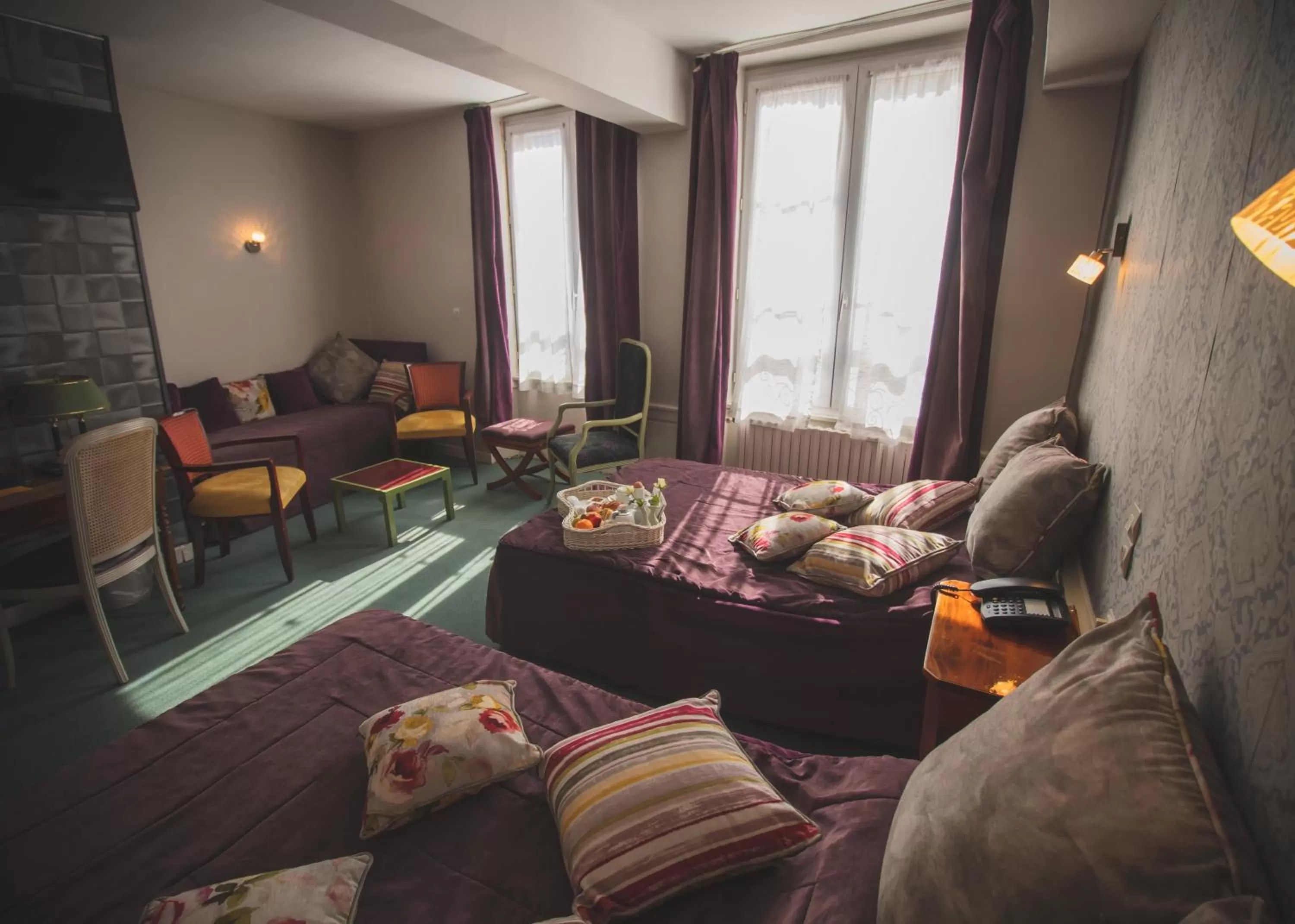 Bedroom, Bed in Hôtel De La Banniere De France