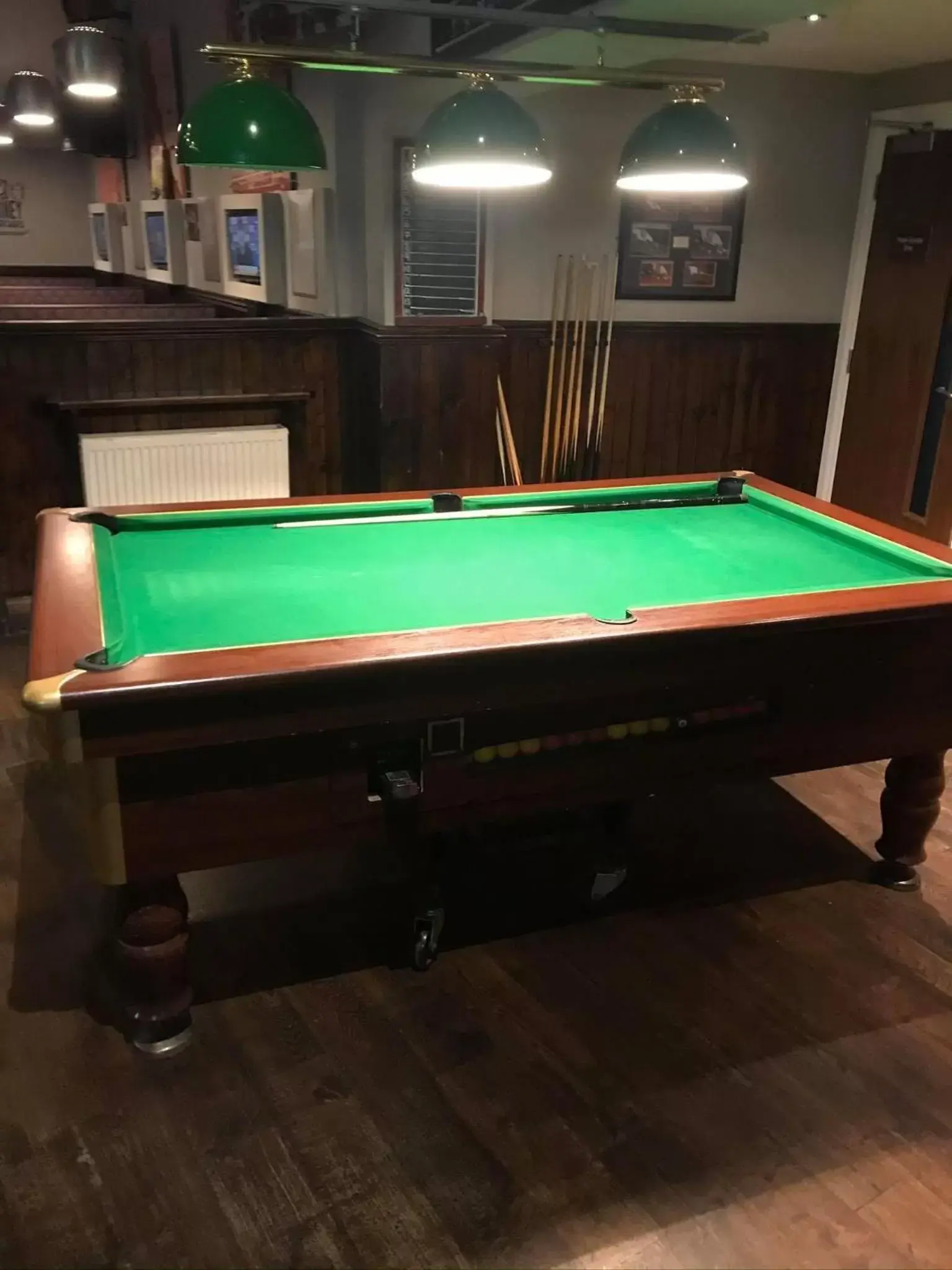 Lounge or bar, Billiards in Livingston Lodge Hotel