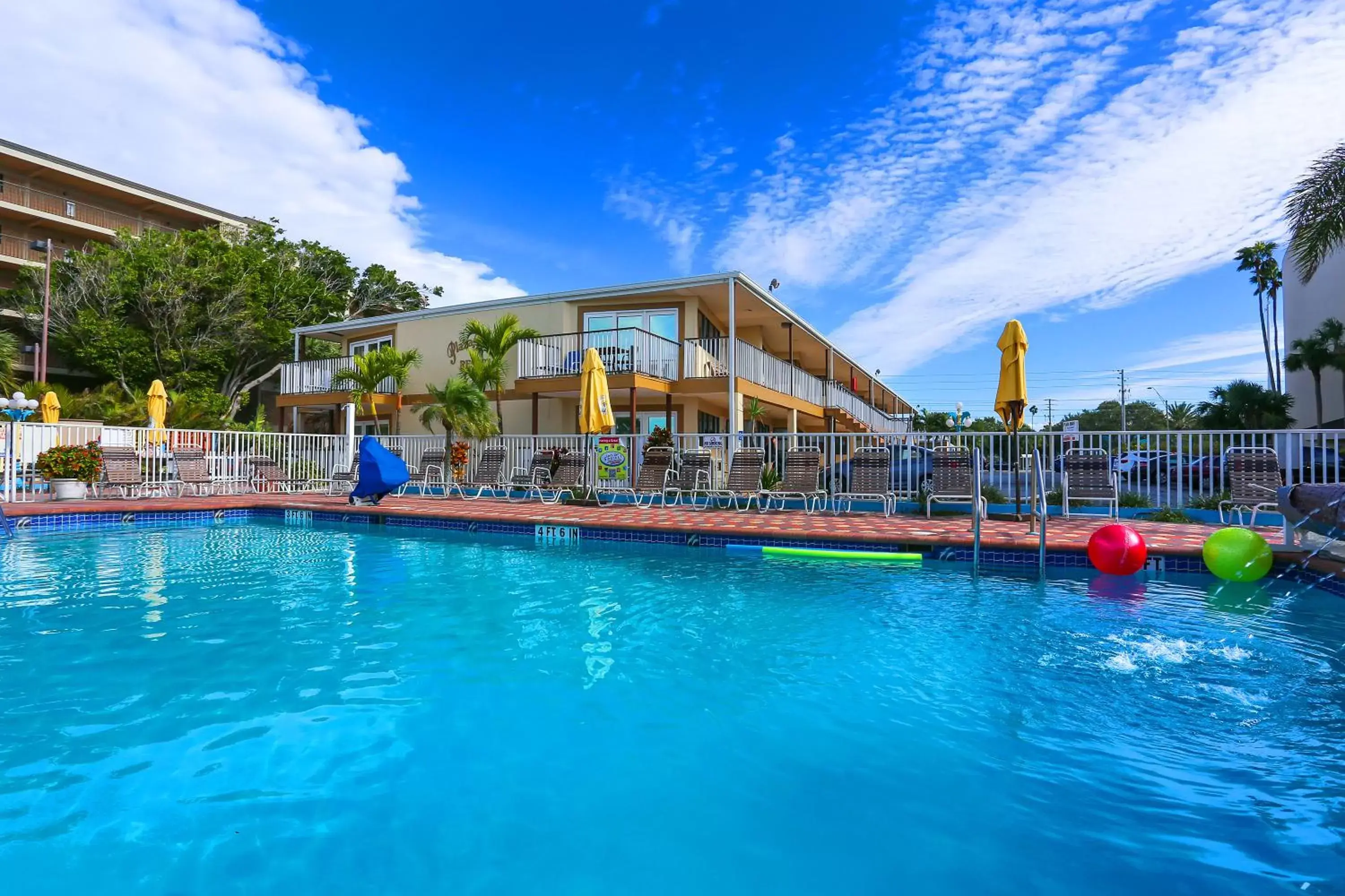 Swimming Pool in Plaza Beach Hotel - Beachfront Resort