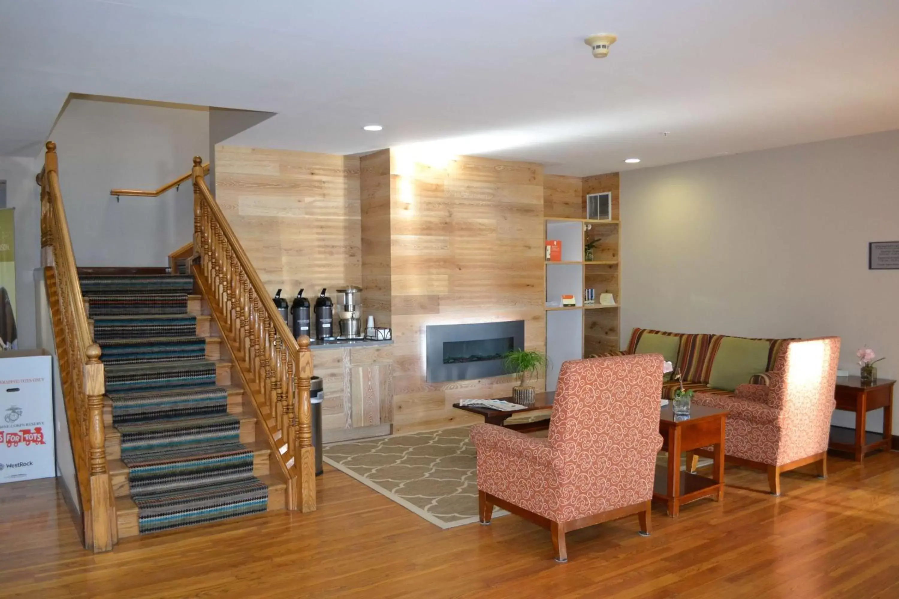 Lobby or reception, Seating Area in Country Inn & Suites by Radisson, Gurnee, IL