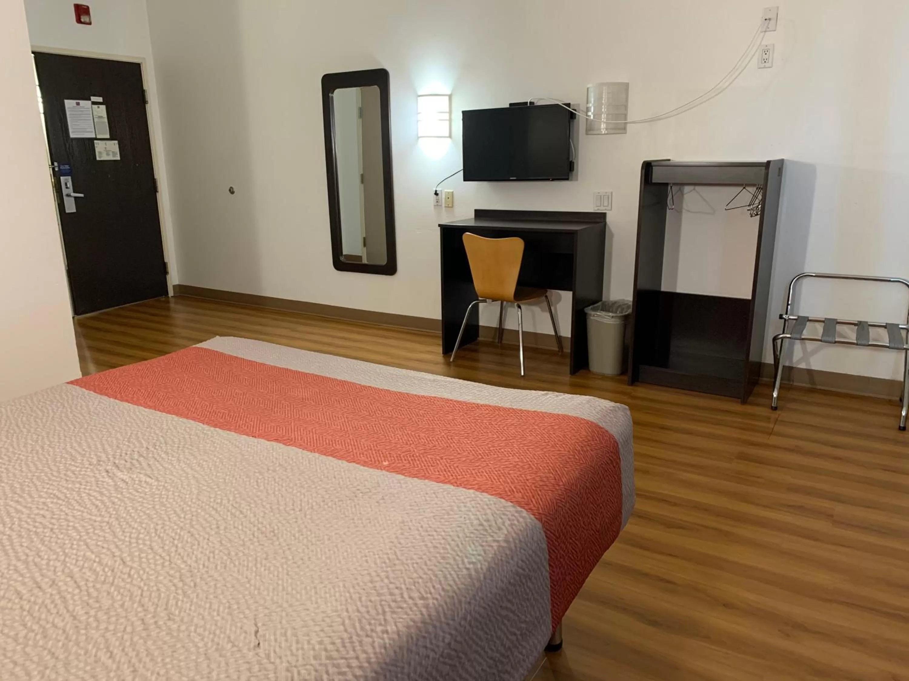 Bedroom, Bed in Motel 6-Terrell, TX