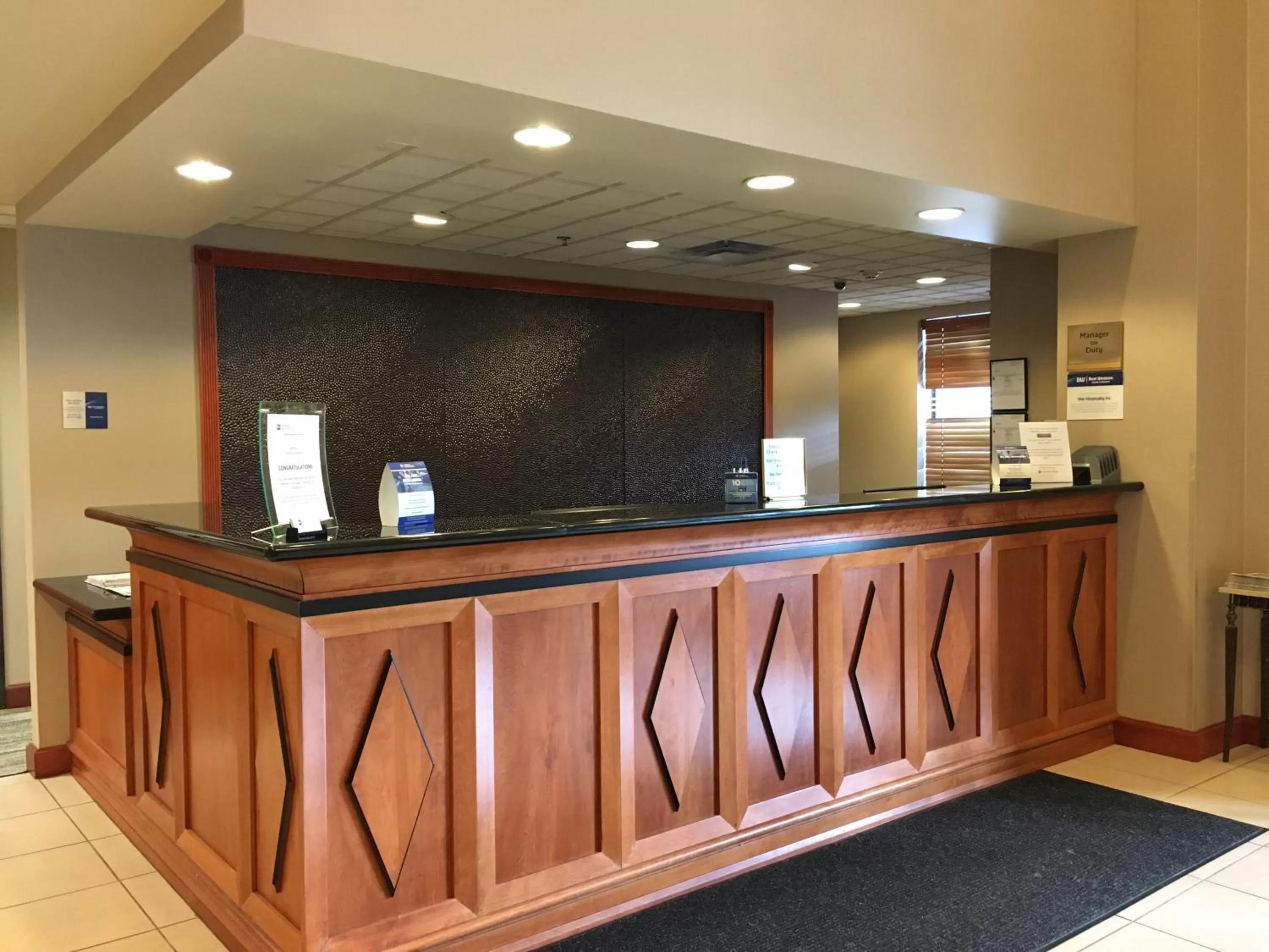 Lobby or reception in Wingate by Wyndham Coon Rapids