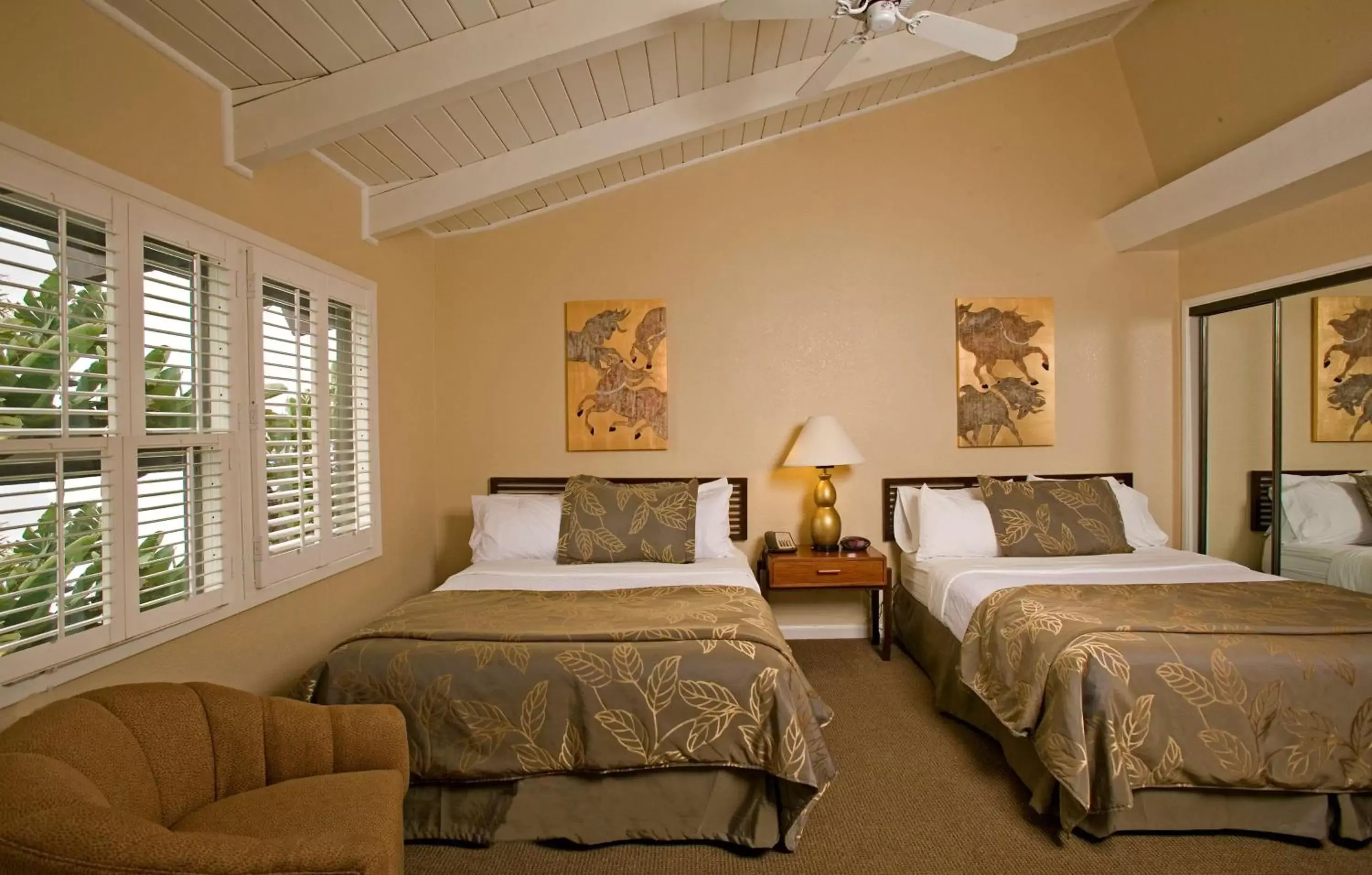 Photo of the whole room, Bed in Best Western PLUS Island Palms Hotel & Marina