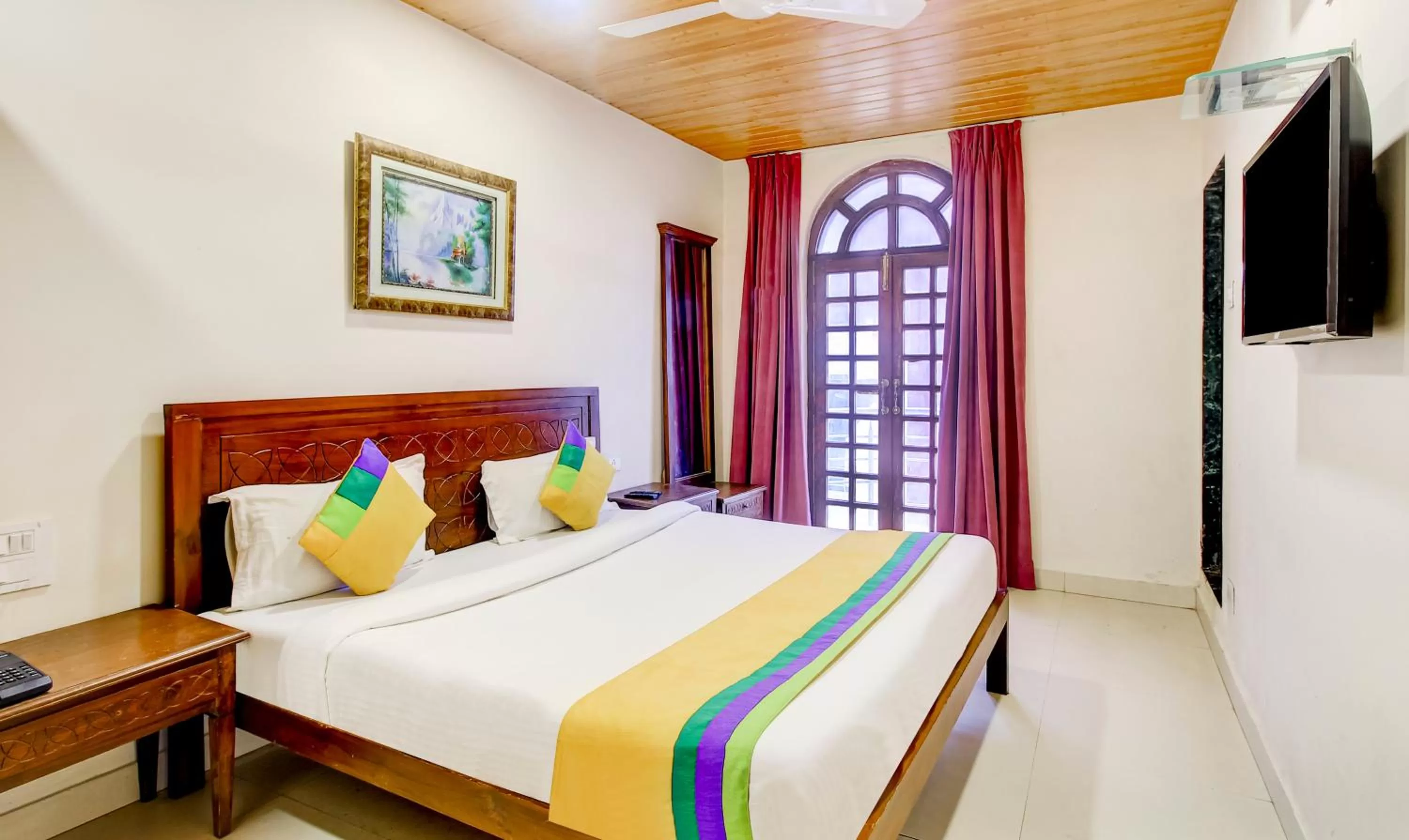 Itsy Hotel New Retreat - Main Market, Mahabaleshwar