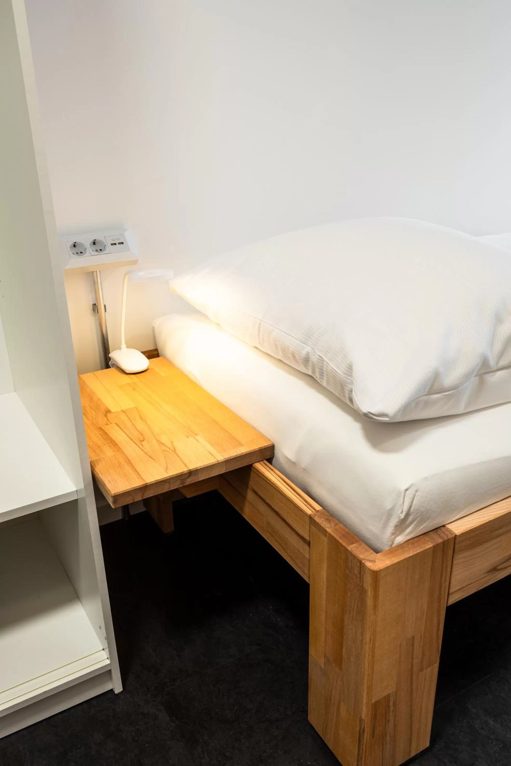 Bed in Boardinghouse-Landau