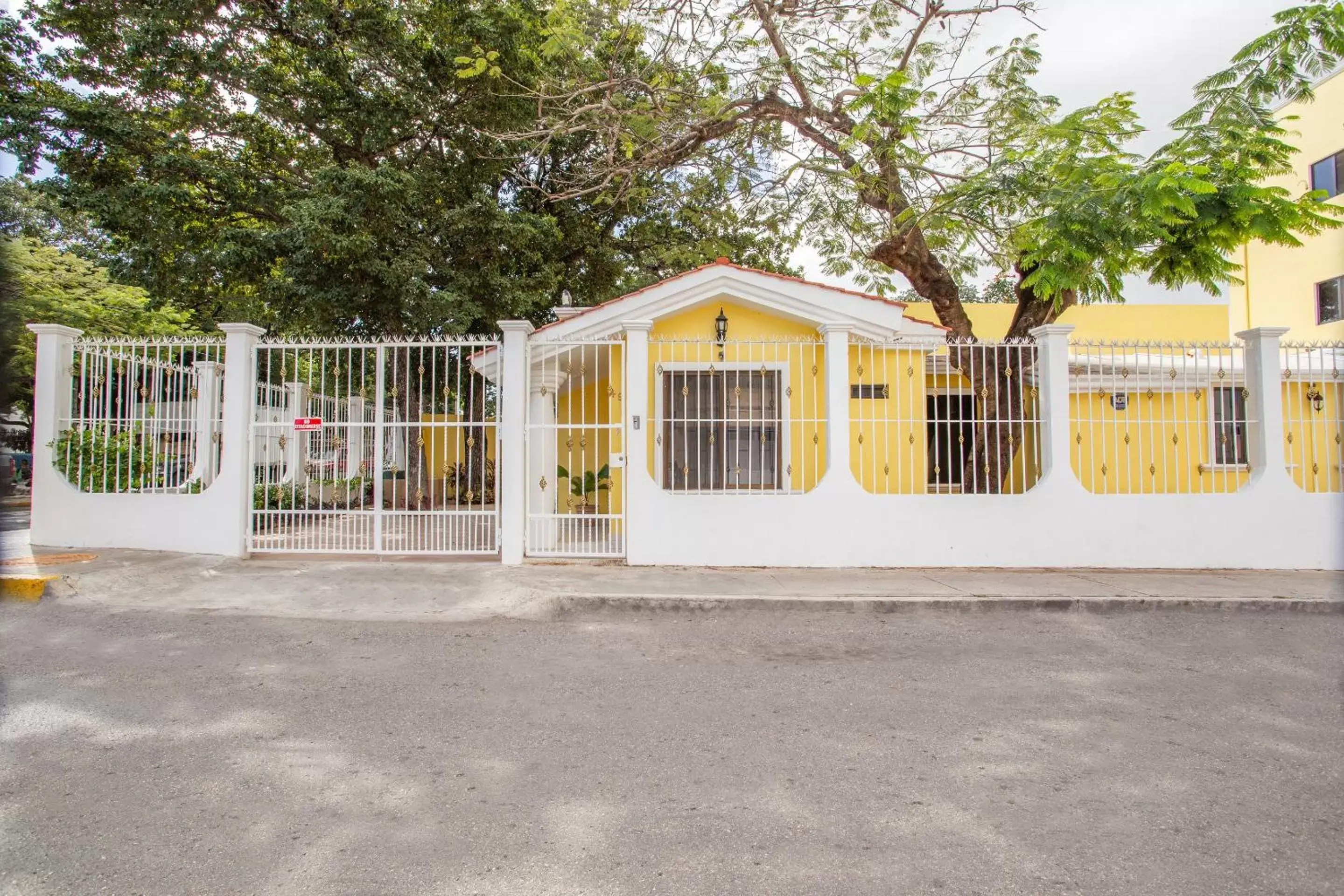 Facade/entrance, Property Building in La Casa de los Alcatraces