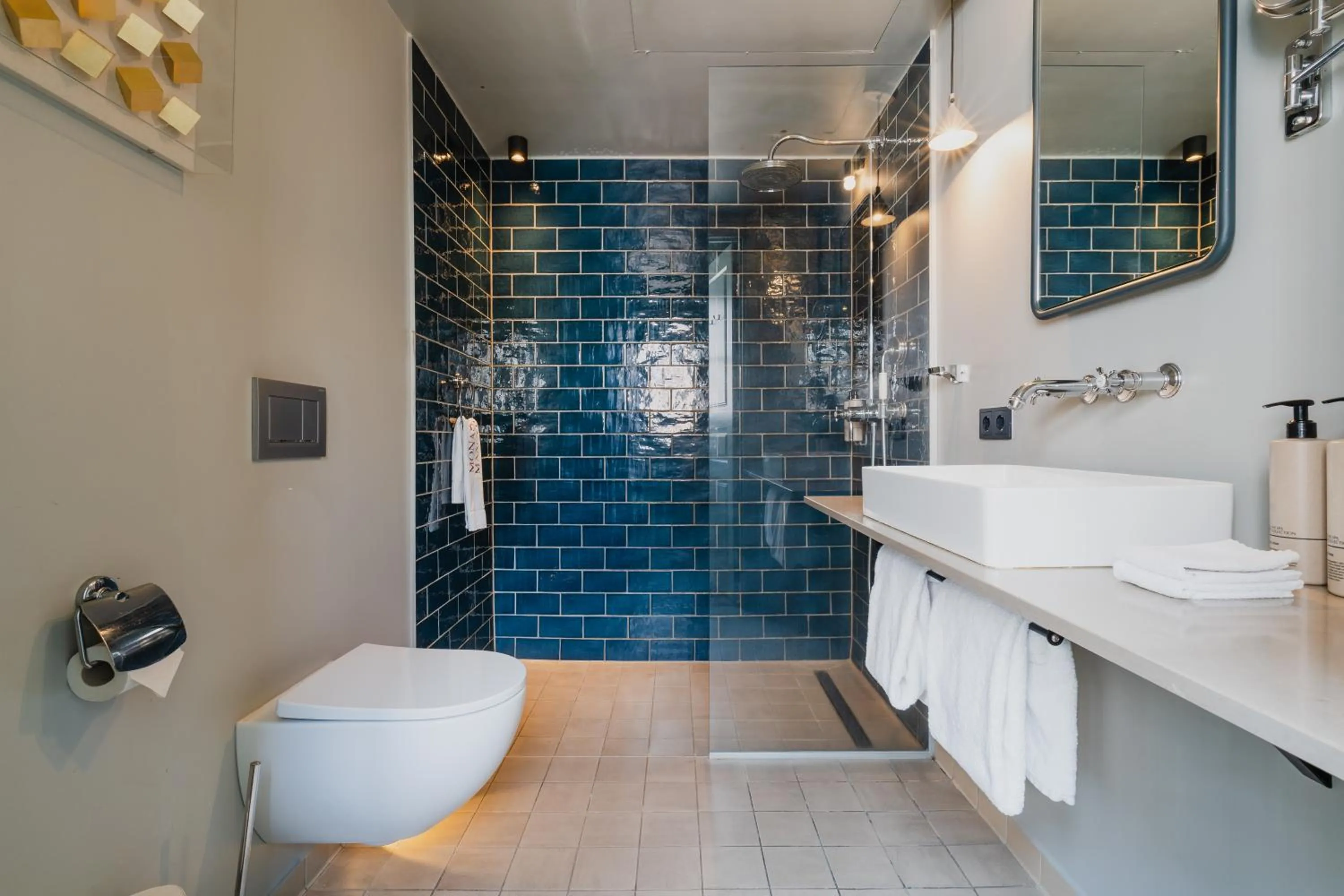 Shower in Hotel Monastère Maastricht