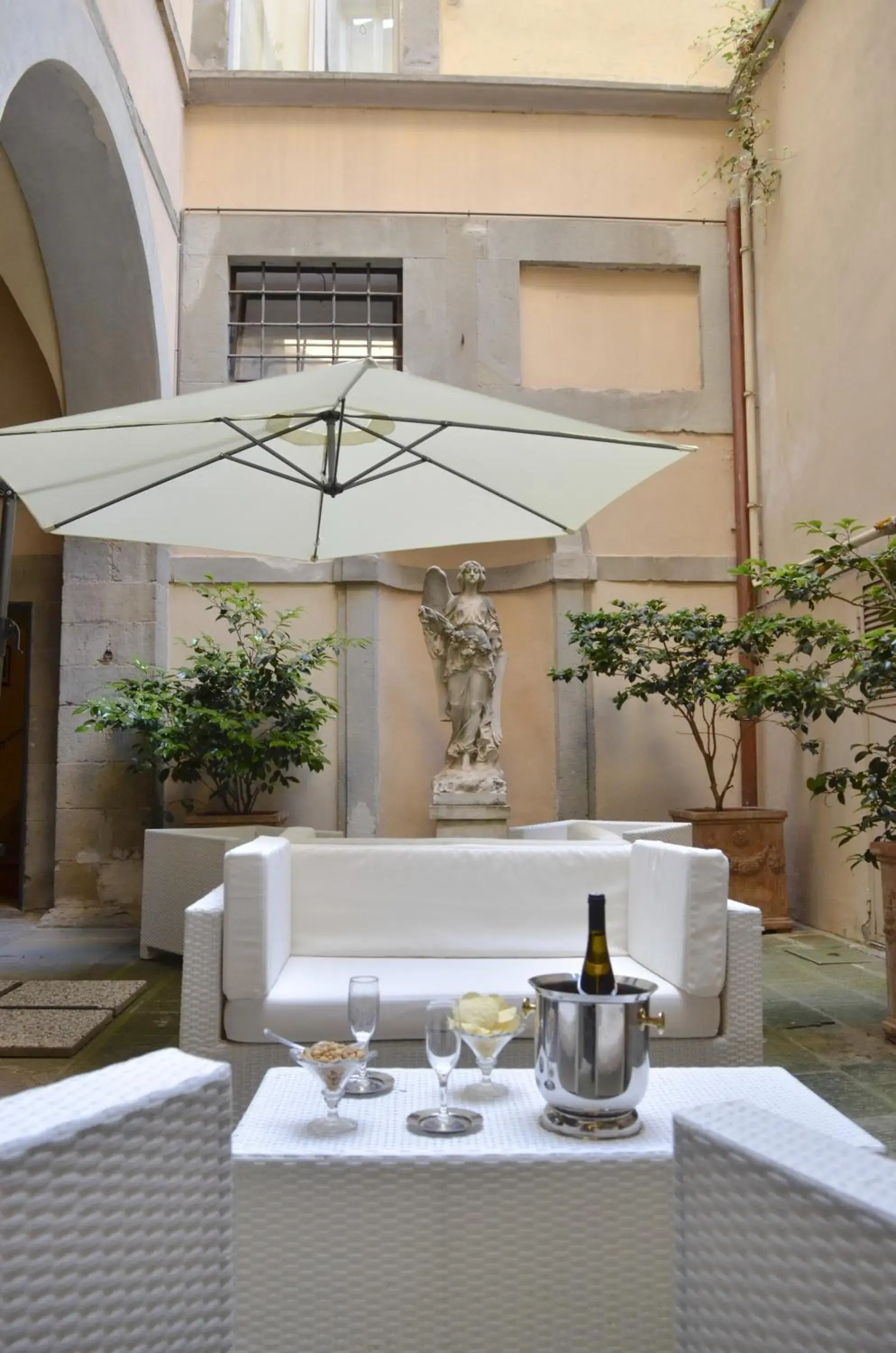 Patio, Restaurant/Places to Eat in Hotel San Michele