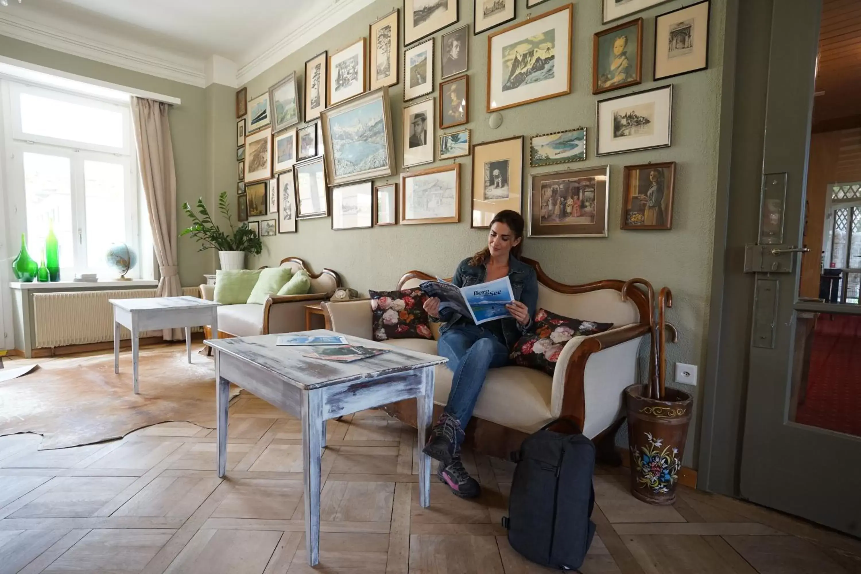 Living room in Alpenrose Hotel and Gardens