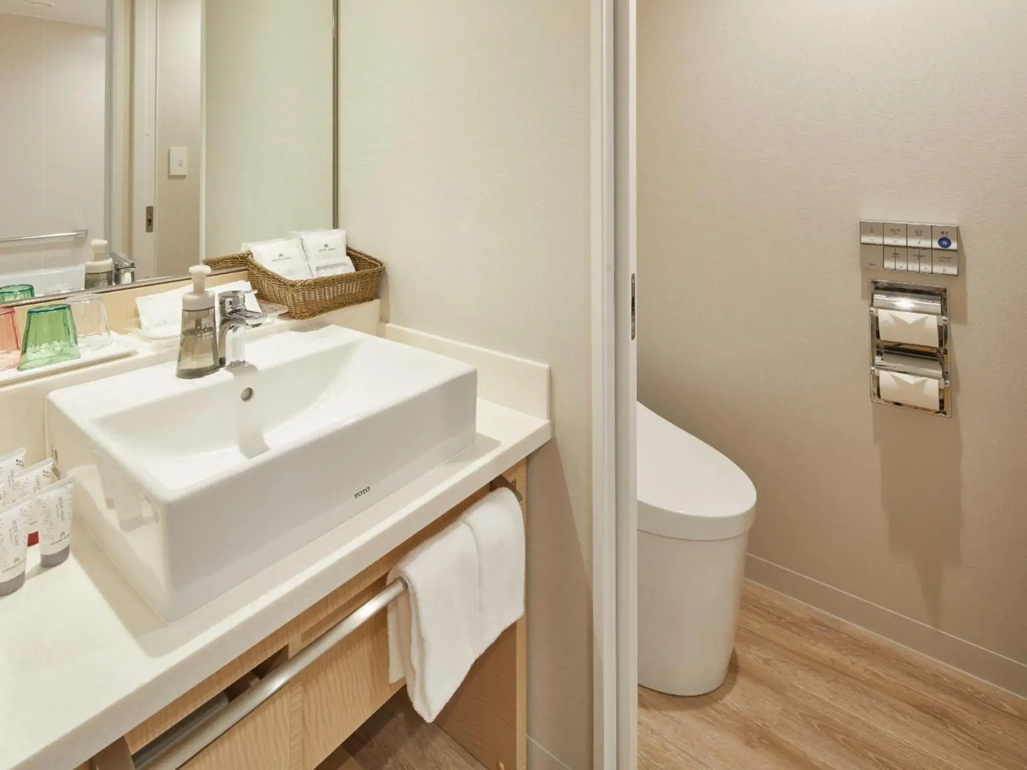 Photo of the whole room, Bathroom in Grand Nikko Tokyo Bay Maihama