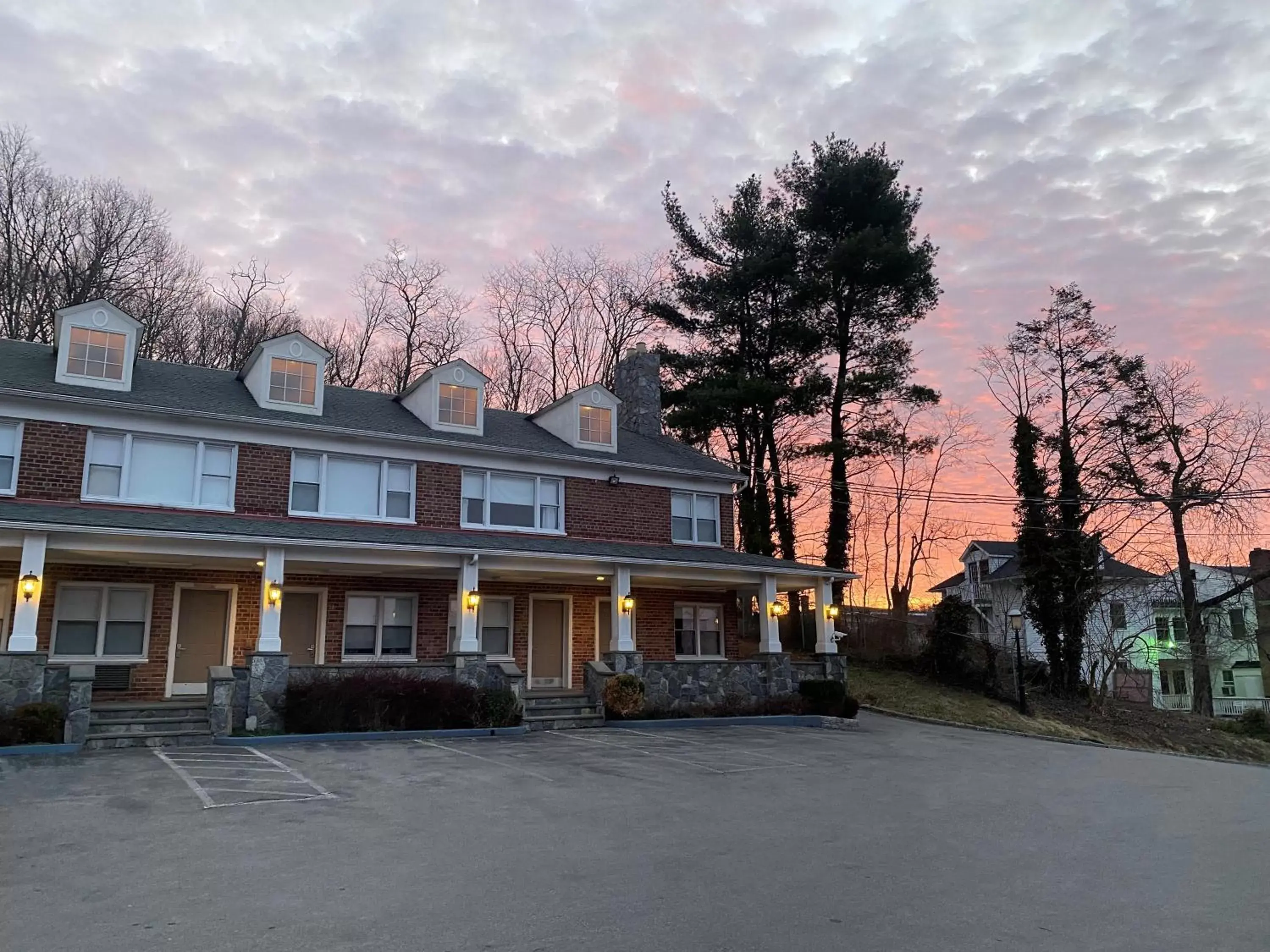 Property Building in Inn on the Hudson