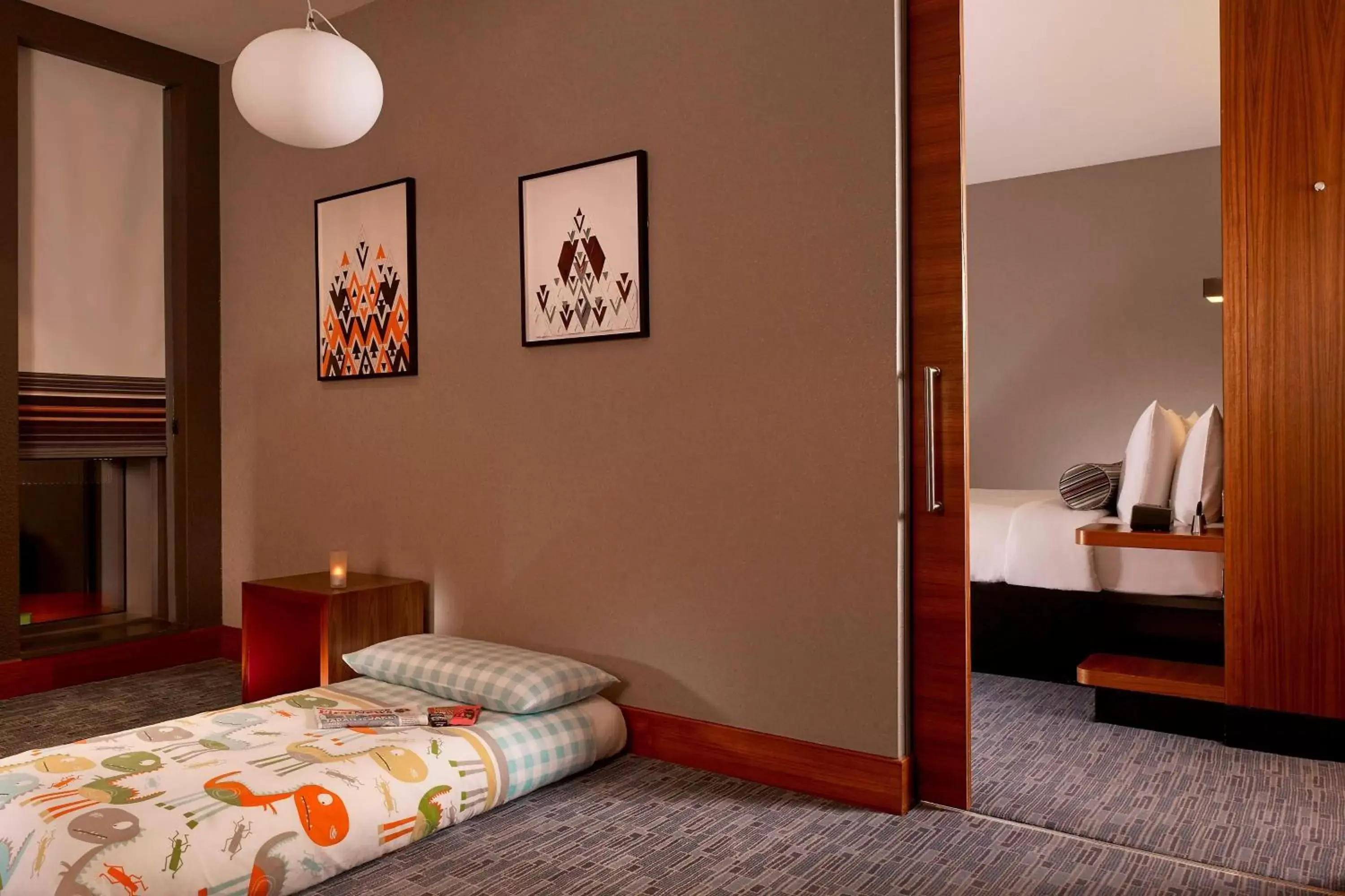 Living room, Bed in Aloft London Excel