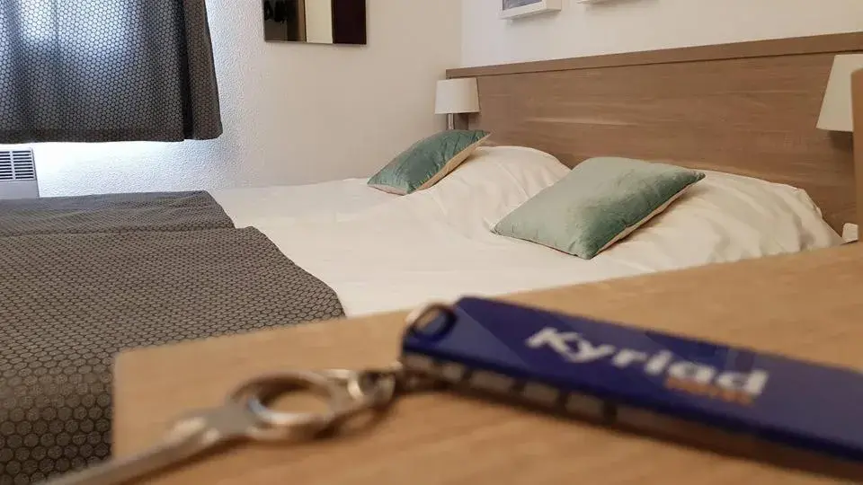 Bed in Kyriad Hotel - Restaurant Carentan