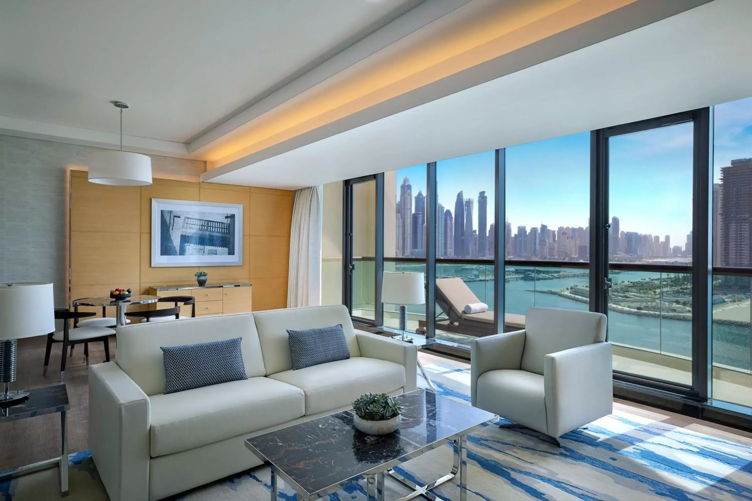 Living room, Seating Area in Marriott Resort Palm Jumeirah, Dubai
