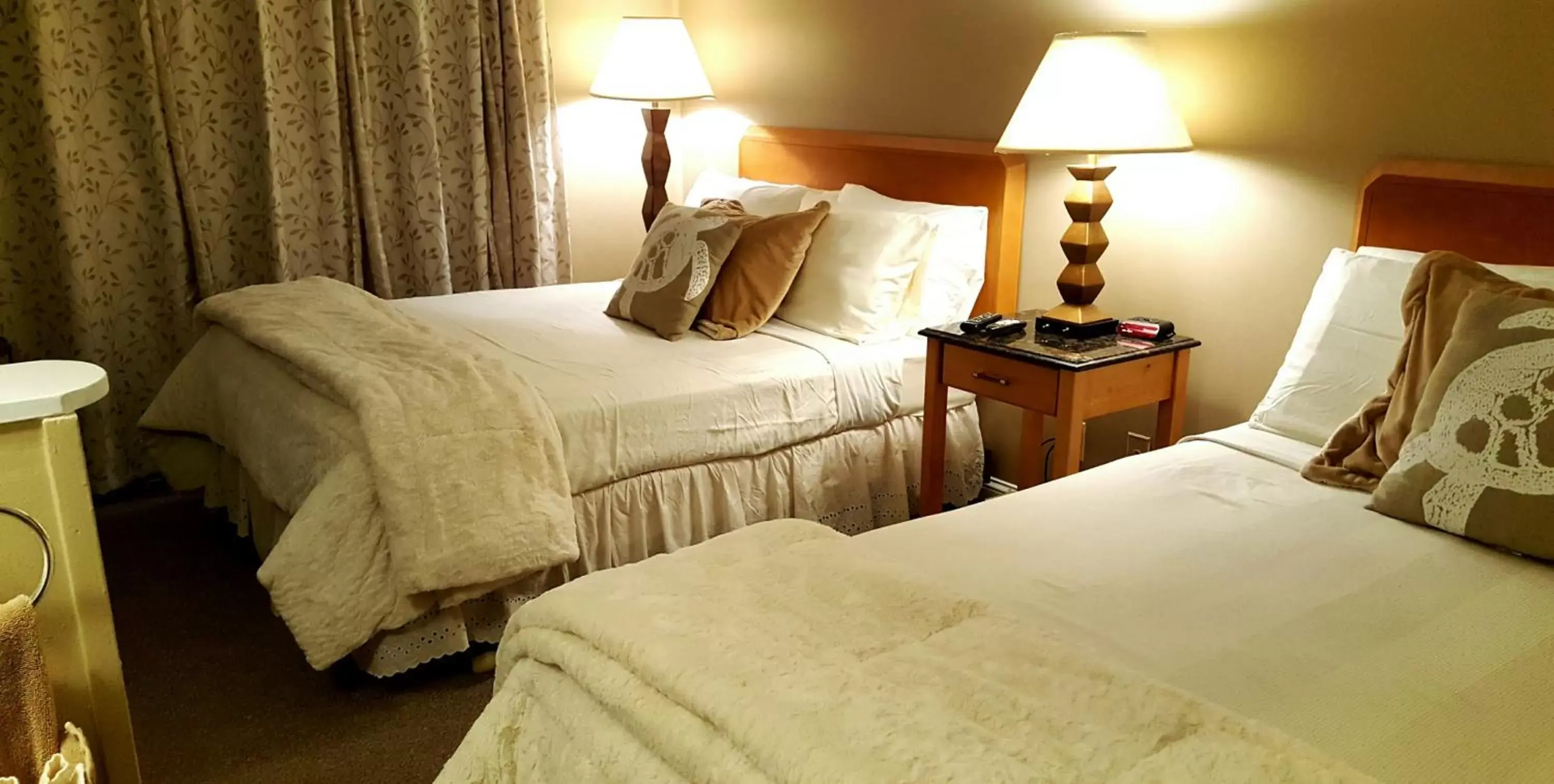 Bed in Starlight Lodge Cape Cod