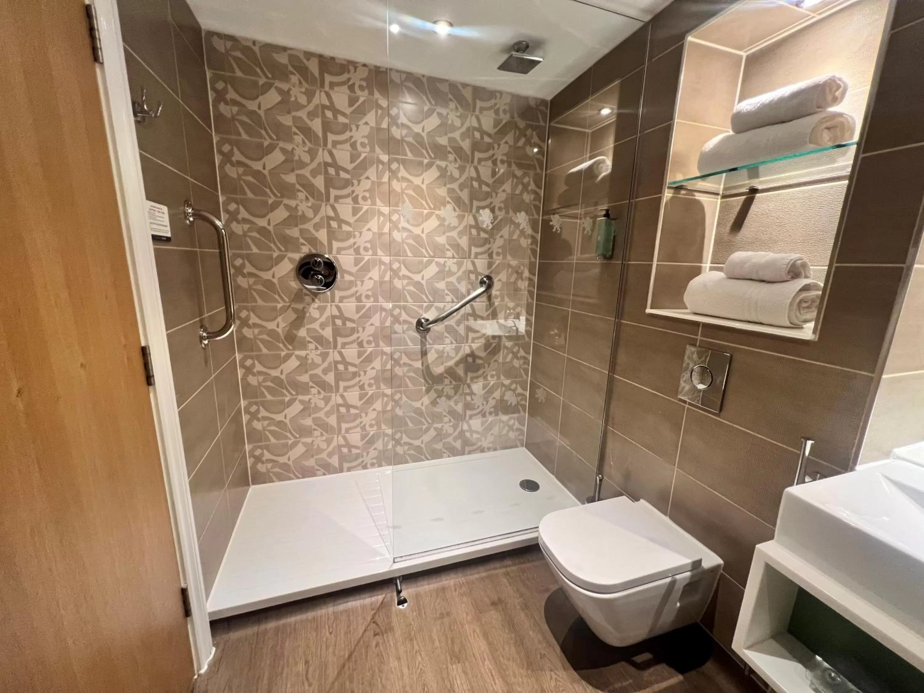 Bathroom in The Golden Lion Wetherspoon