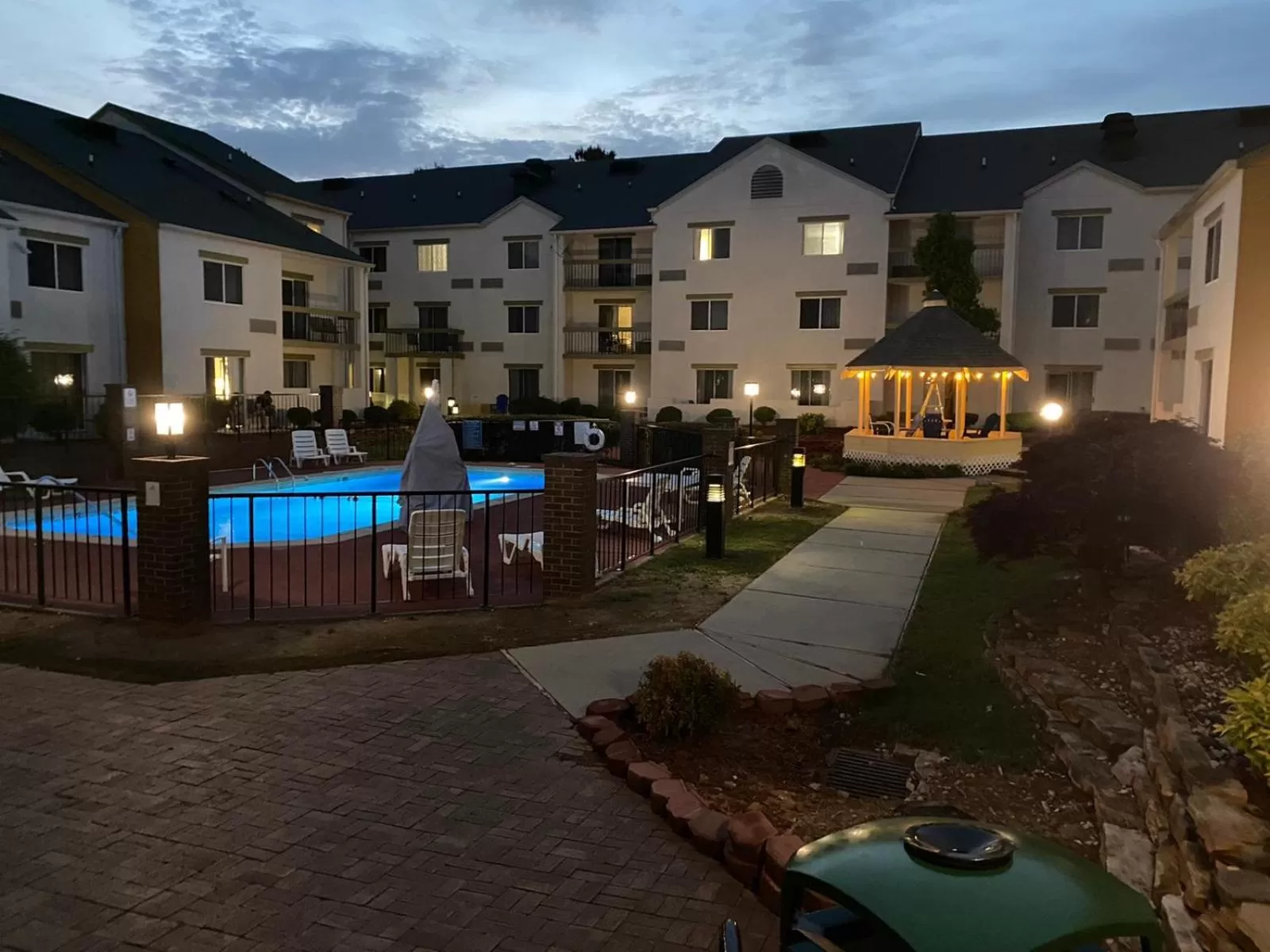 Inner courtyard view in Baymont by Wyndham Norcross Atlanta