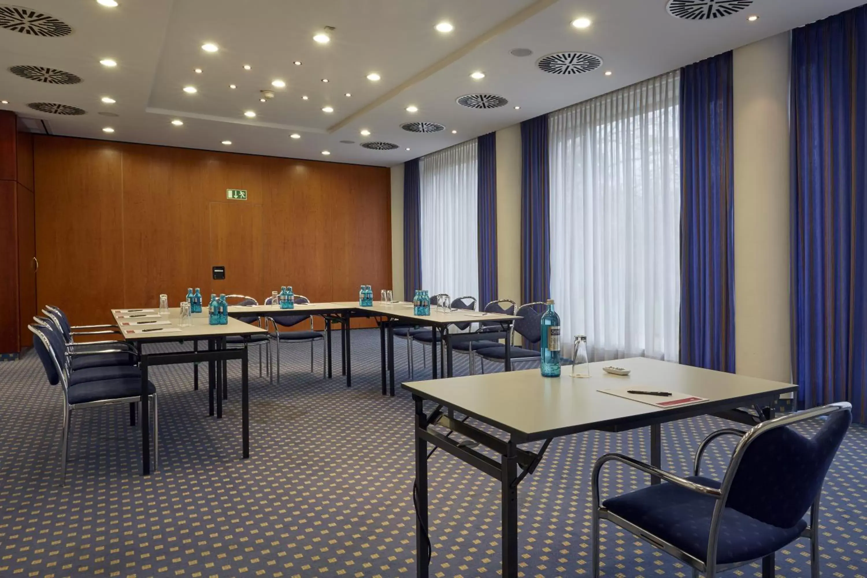 Meeting/conference room, Restaurant/Places to Eat in H4 Hotel Kassel