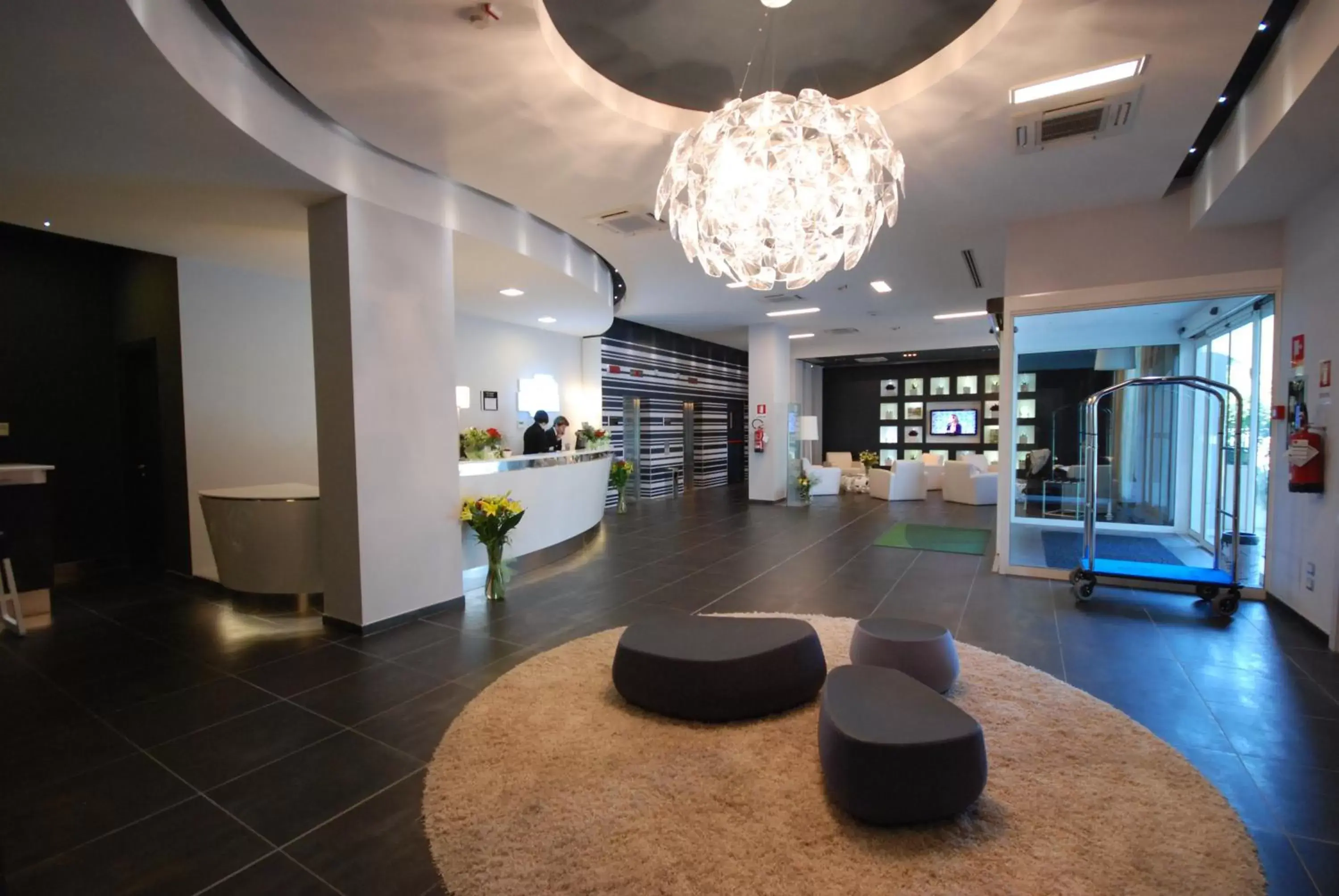 Property building, Lobby/Reception in Holiday Inn Milan Nord Zara, an IHG Hotel