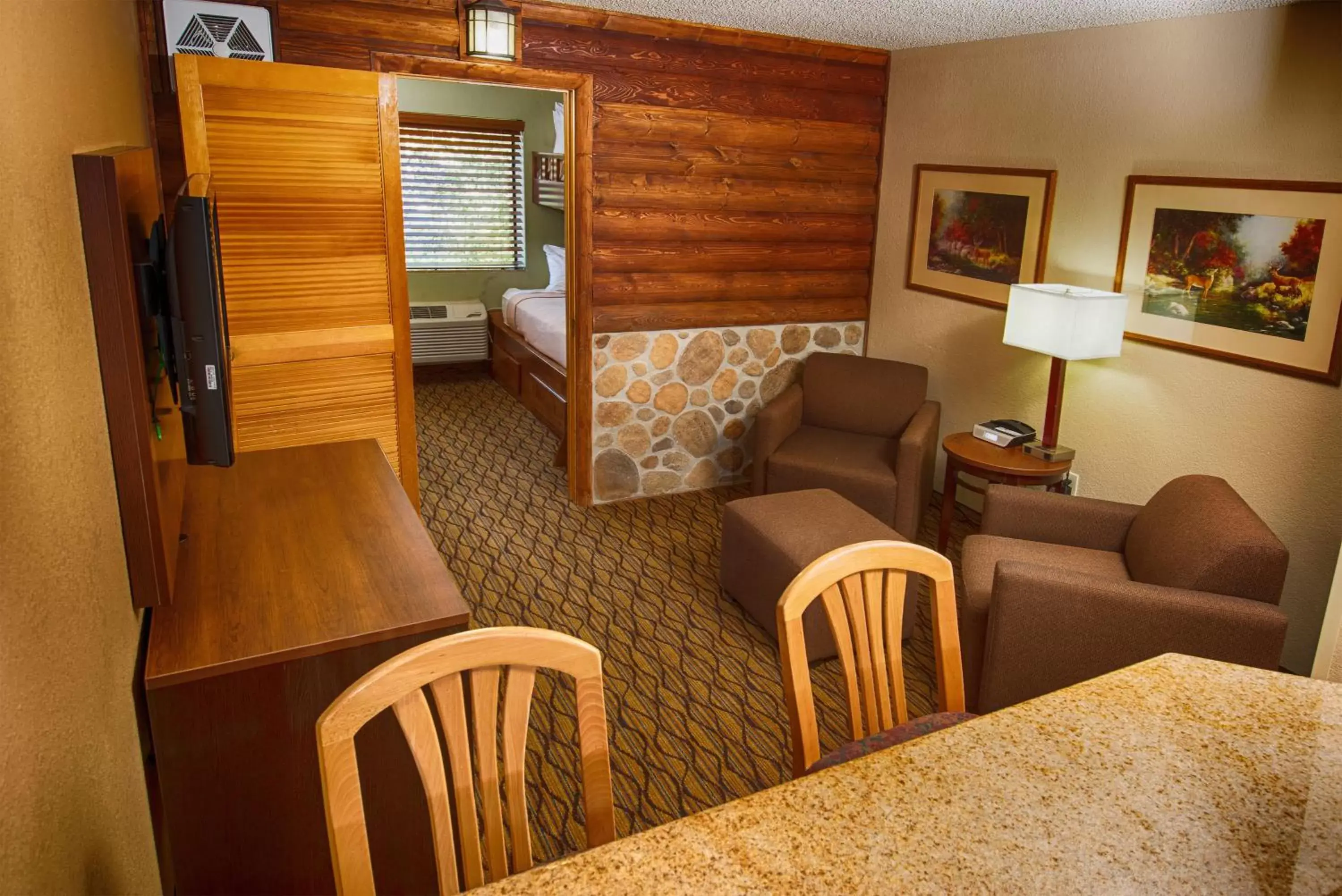 Living room, Seating Area in Holiday Inn Express Grand Canyon, an IHG Hotel
