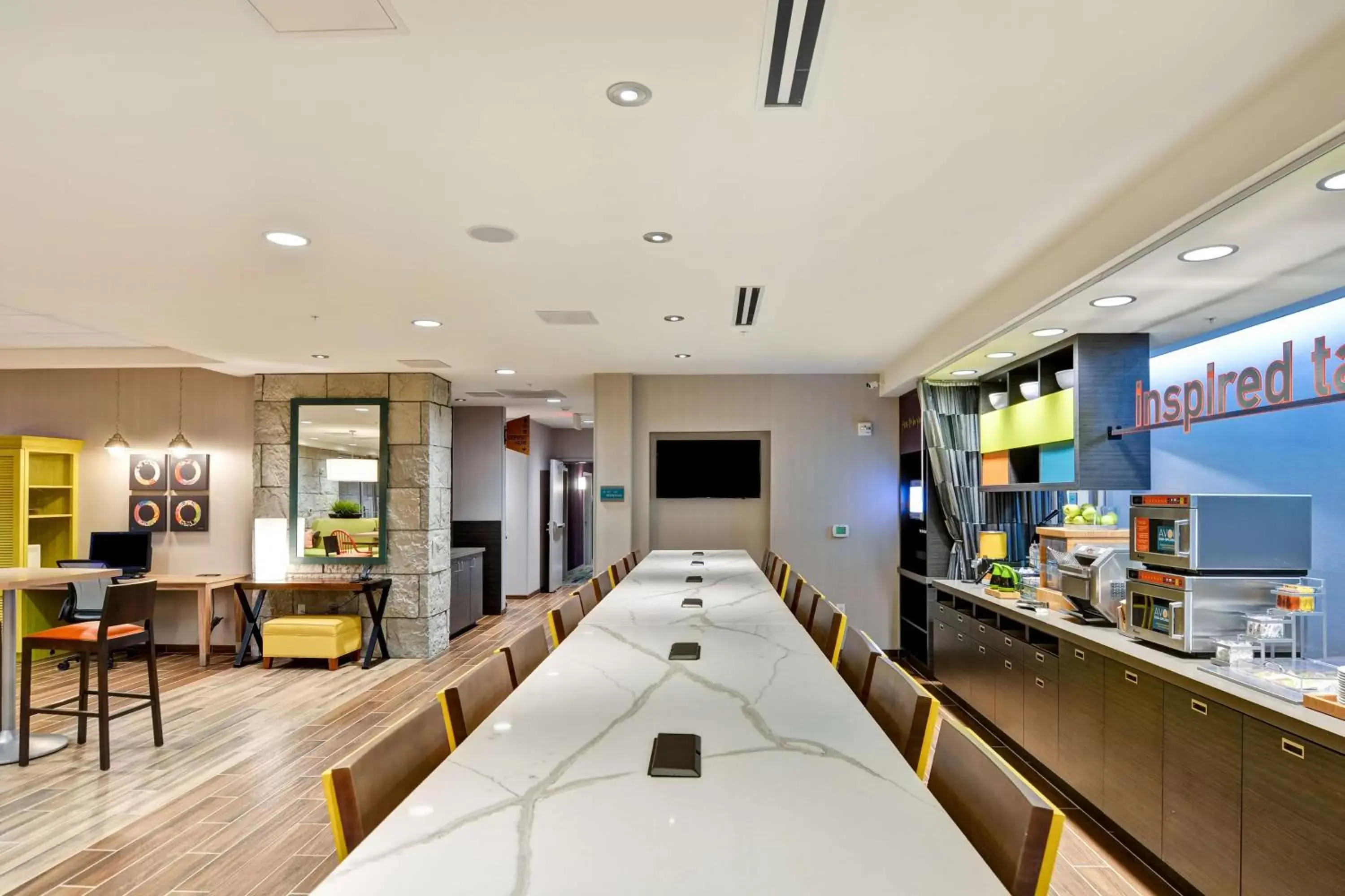 Dining area in Home2 Suites By Hilton Winston-Salem Hanes Mall