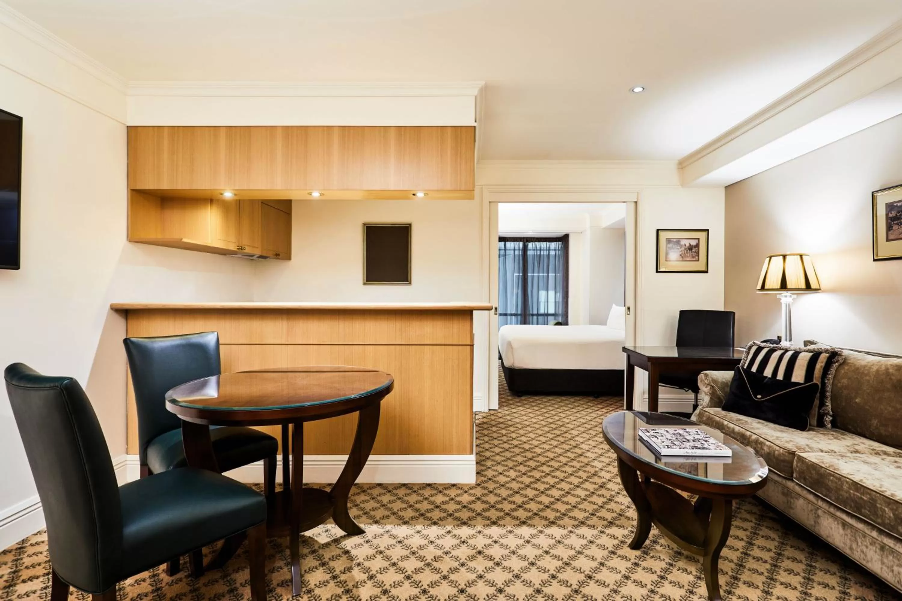Living room, Bed in Stamford Plaza Melbourne