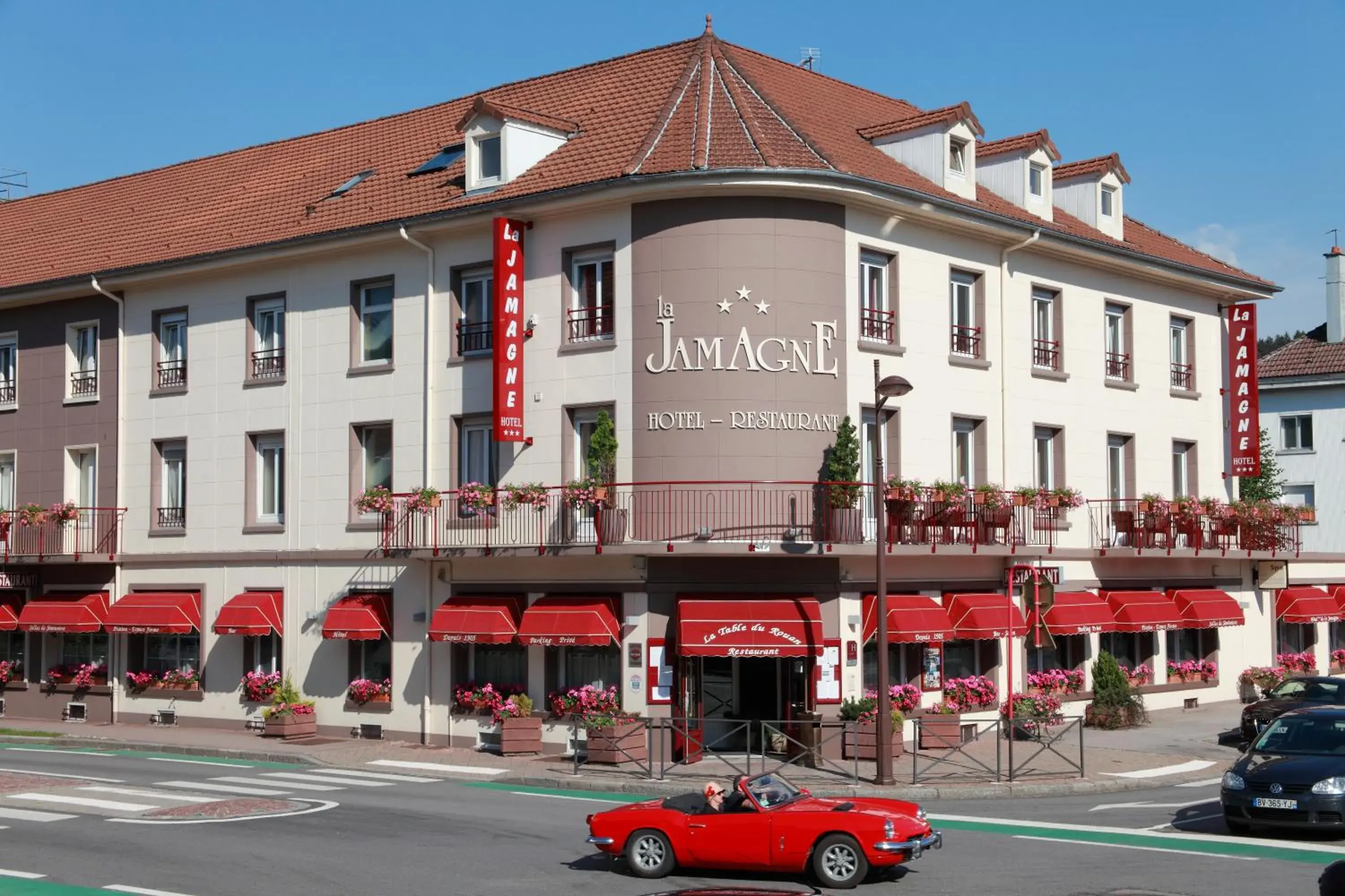 Facade/entrance, Property Building in Hotel de la Jamagne & Spa