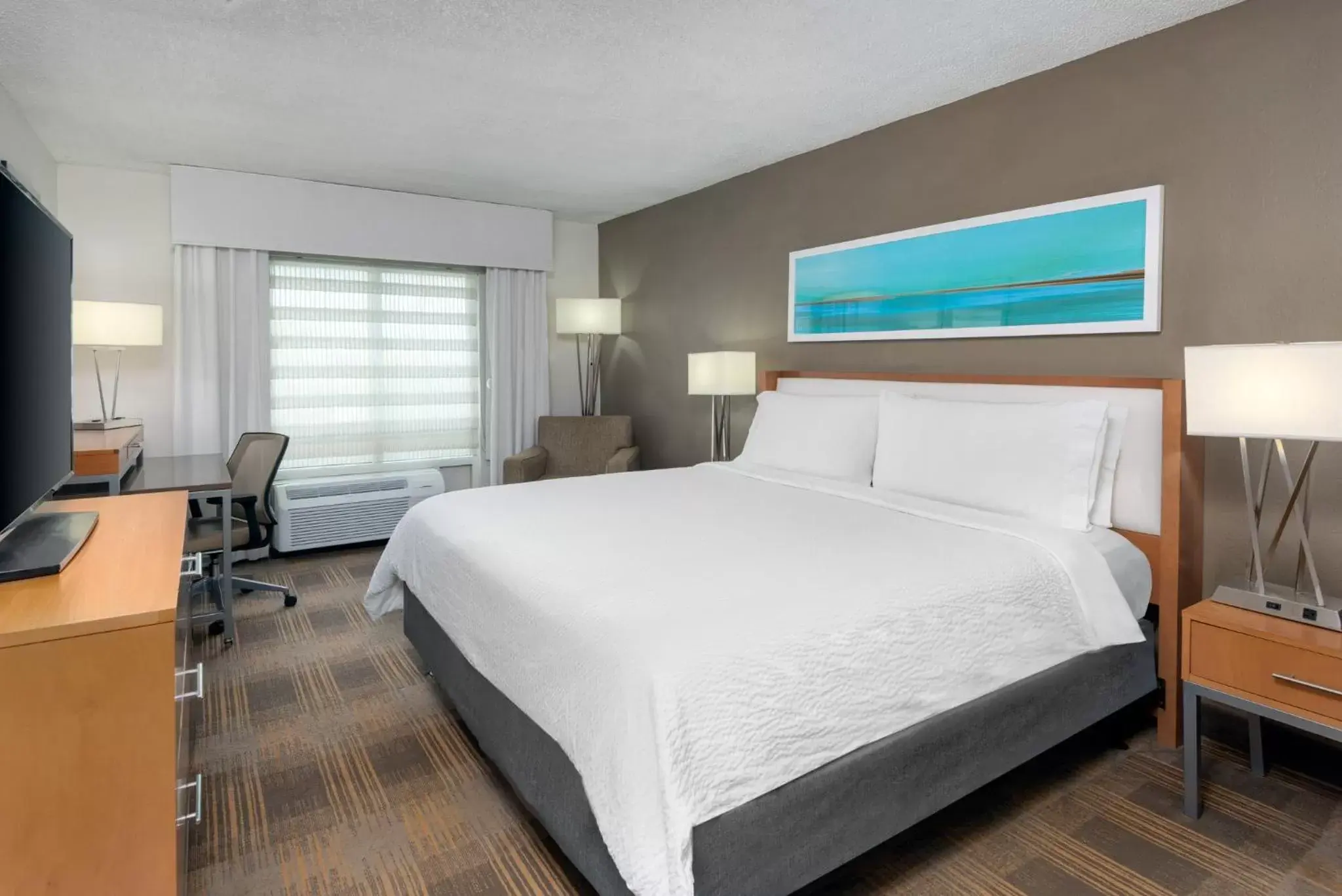 Photo of the whole room, Bed in Holiday Inn Miami-Doral Area, an IHG Hotel