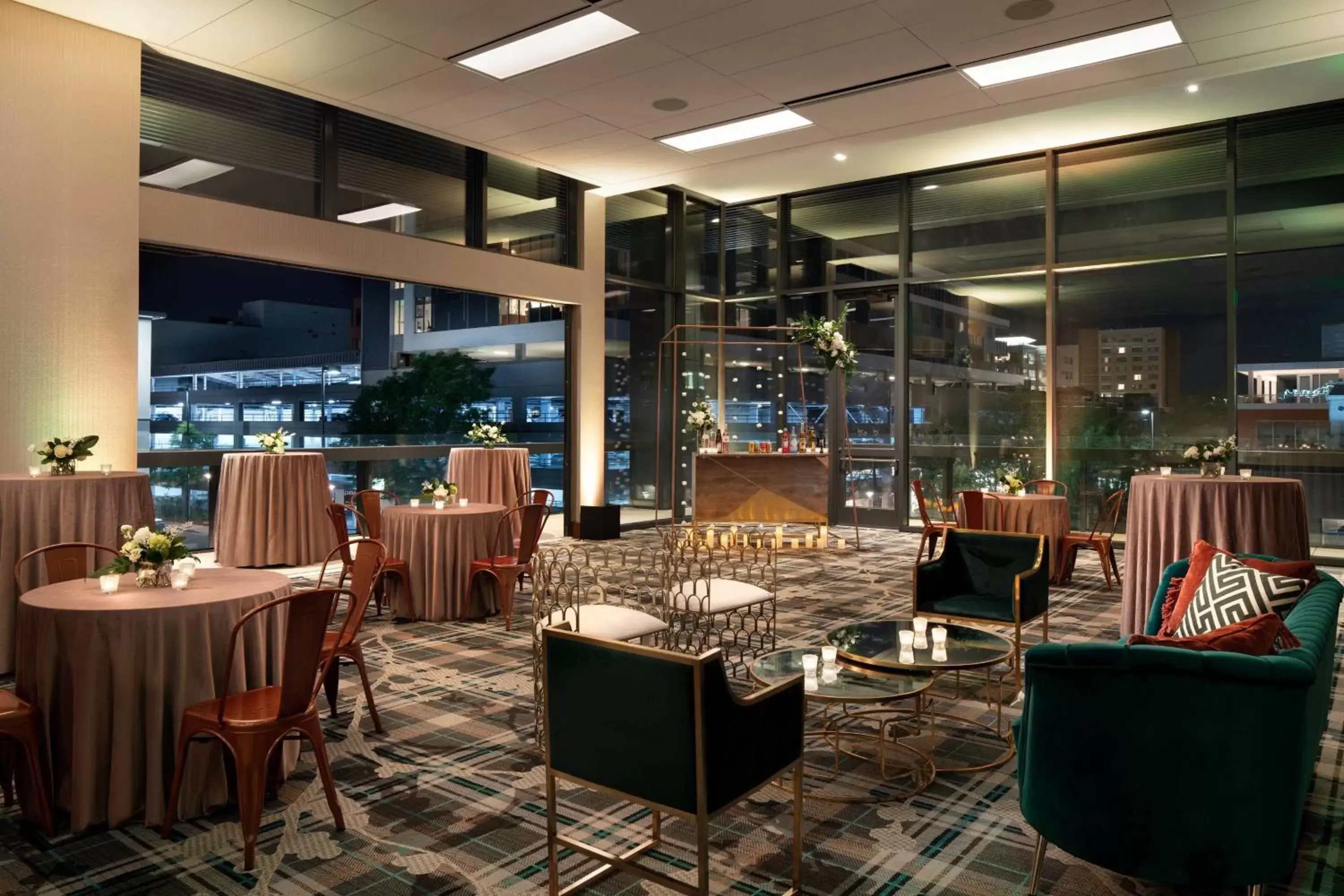 Lobby or reception, Restaurant/Places to Eat in The Jacquard, Autograph Collection