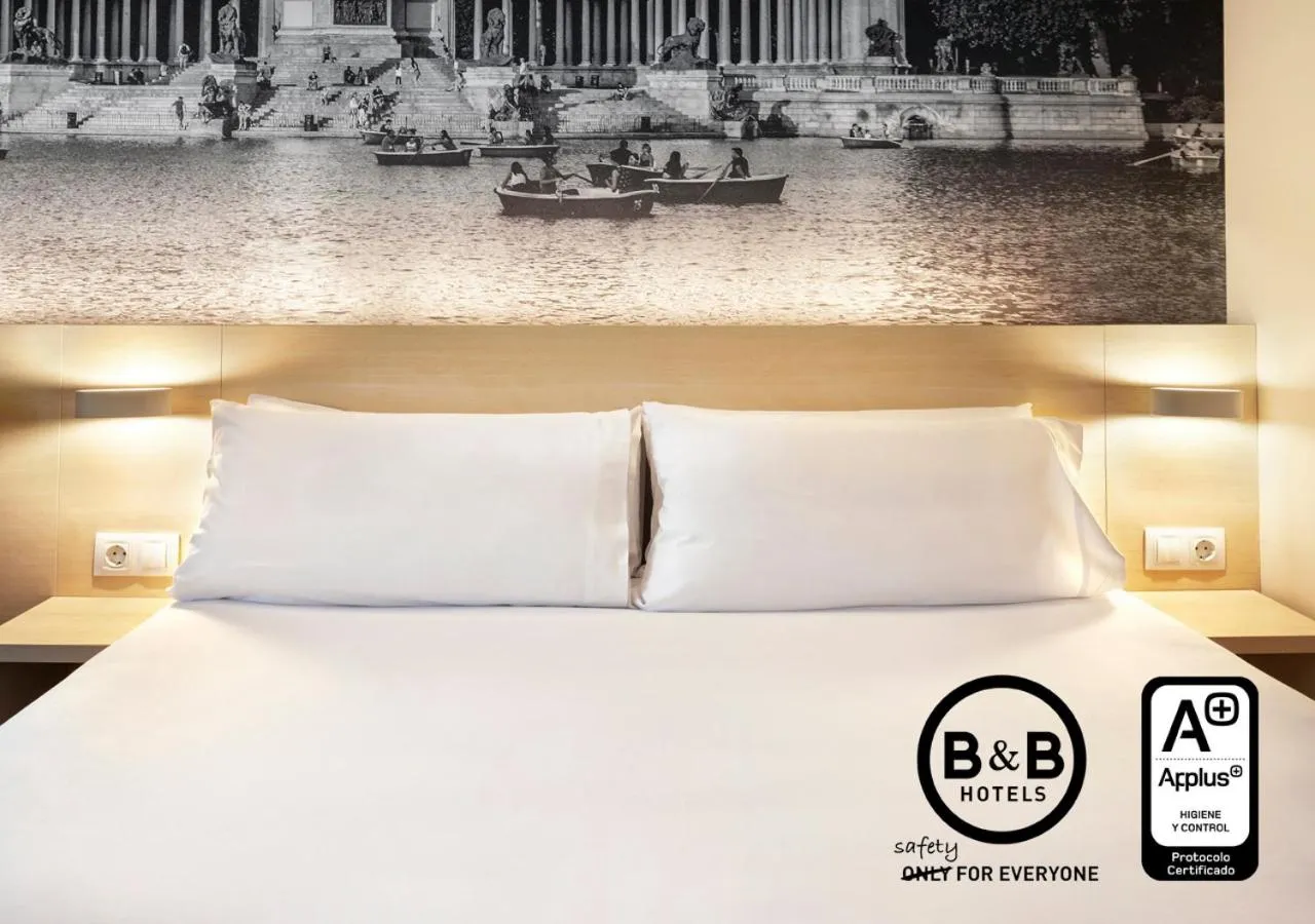 Logo/Certificate/Sign, Bed in B&B HOTEL Madrid Aeropuerto T1 T2 T3