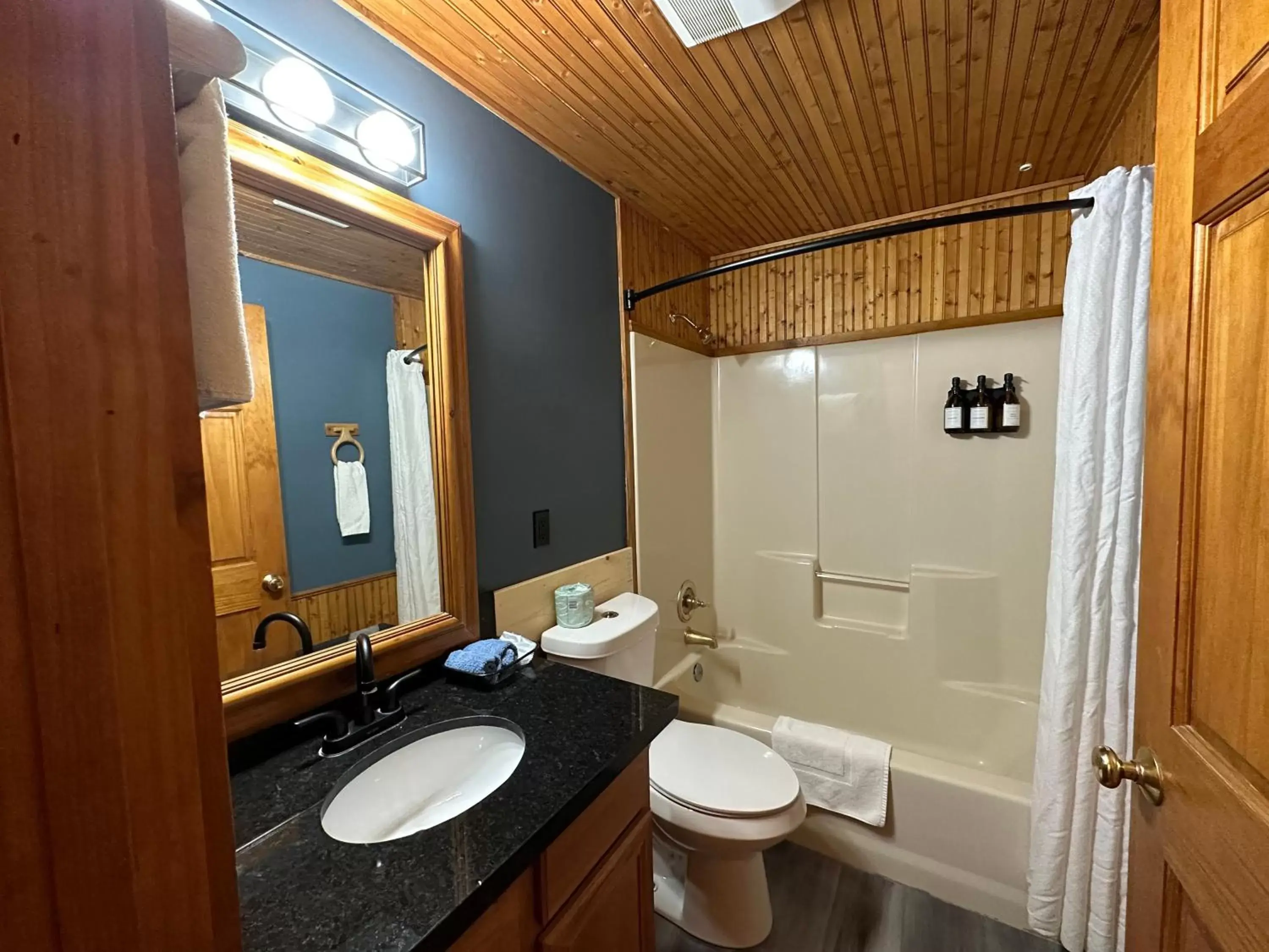 Bathroom in Canyon Lakeview Resort