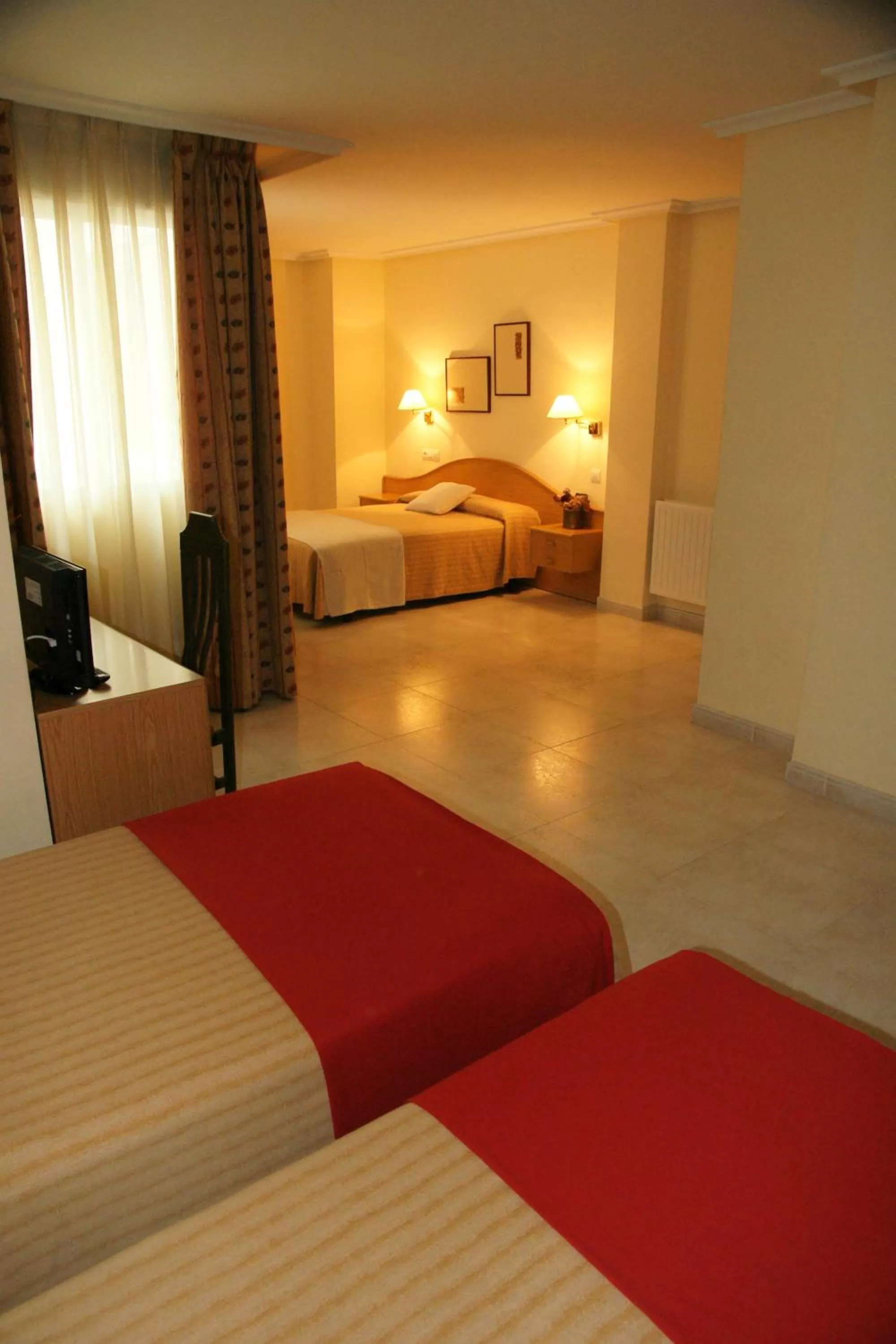 Bedroom, Bed in Hotel La Brañina