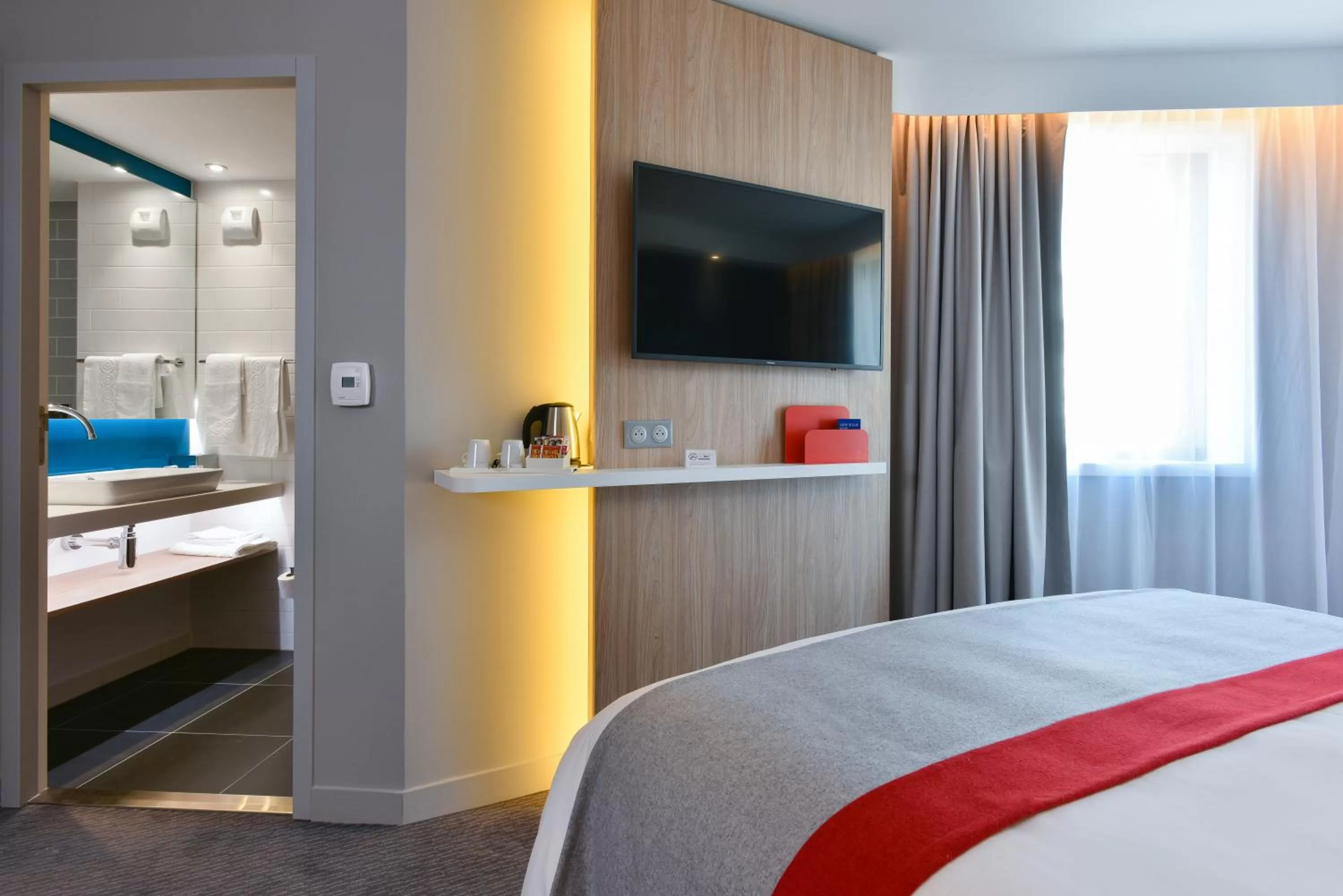 Photo of the whole room, Bed in Holiday Inn Express - Rouen Centre - Rive Gauche by IHG