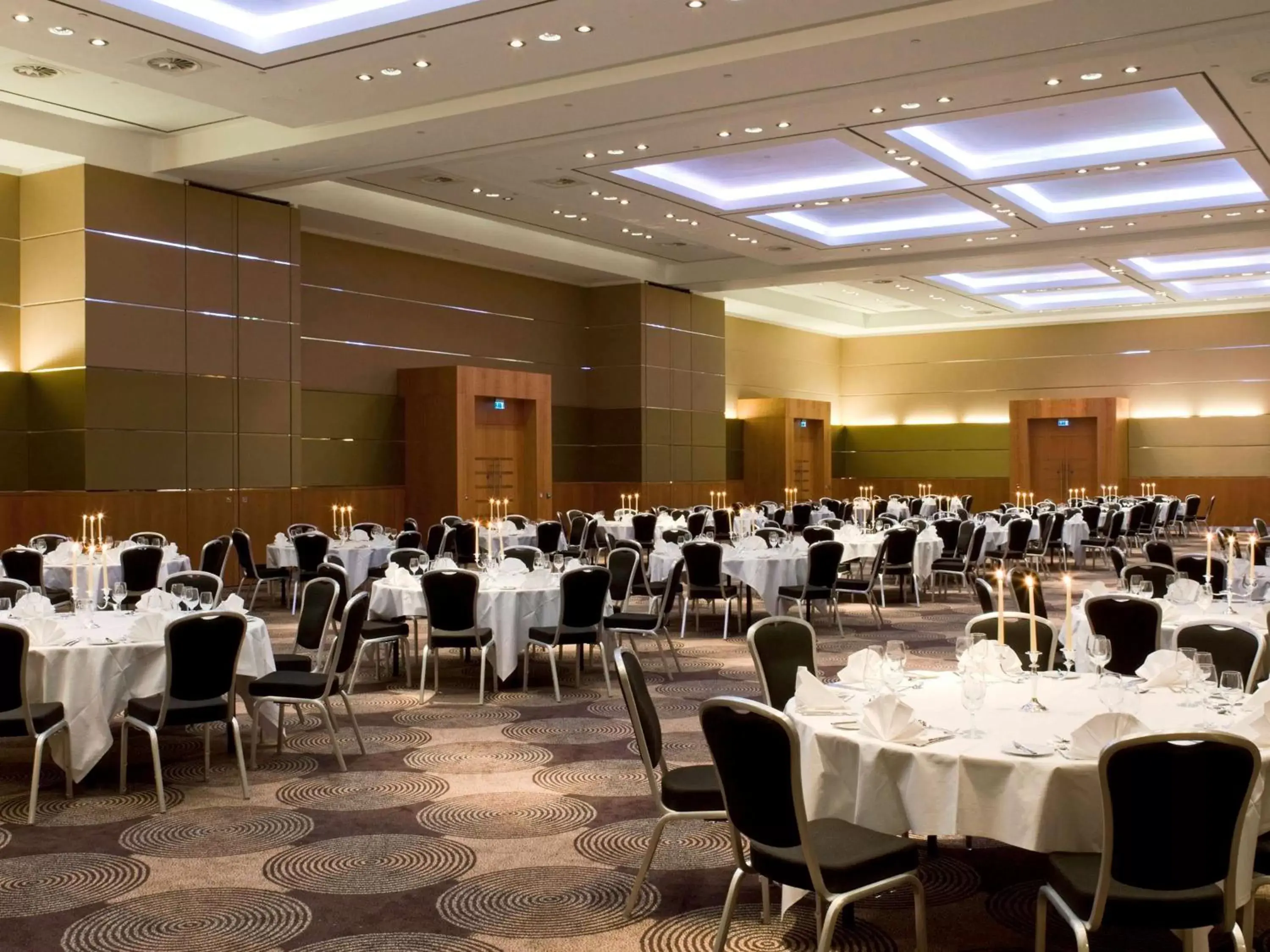 Restaurant/places to eat, Banquet Facilities in Sofitel London Heathrow