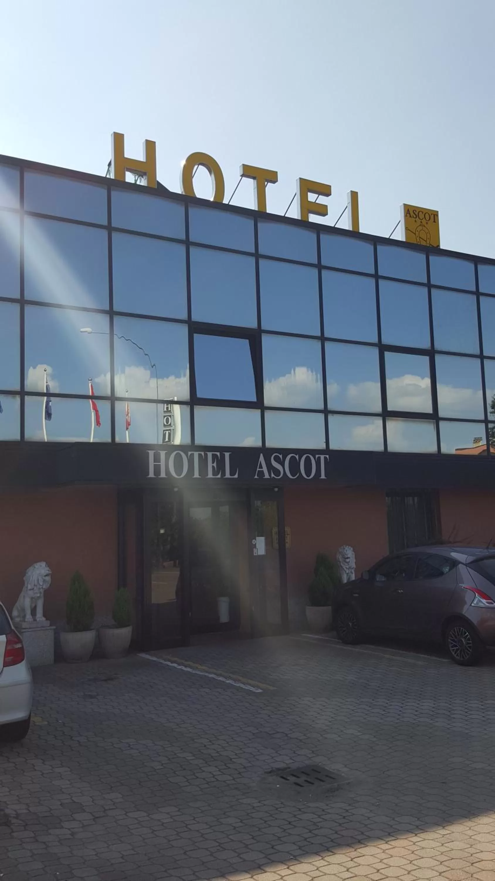 Property building in Hotel Ascot