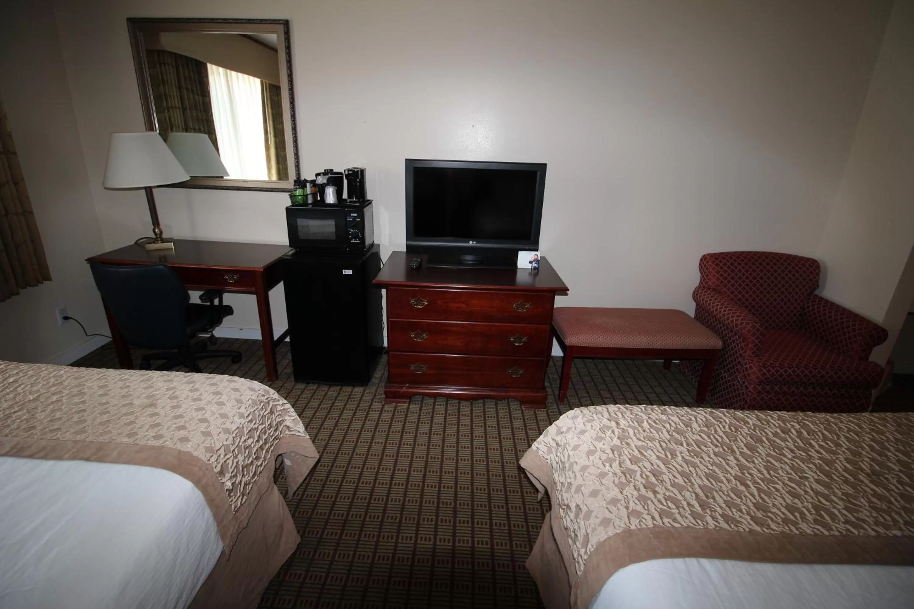 Photo of the whole room, Bed in Ramada by Wyndham Draper, Utah