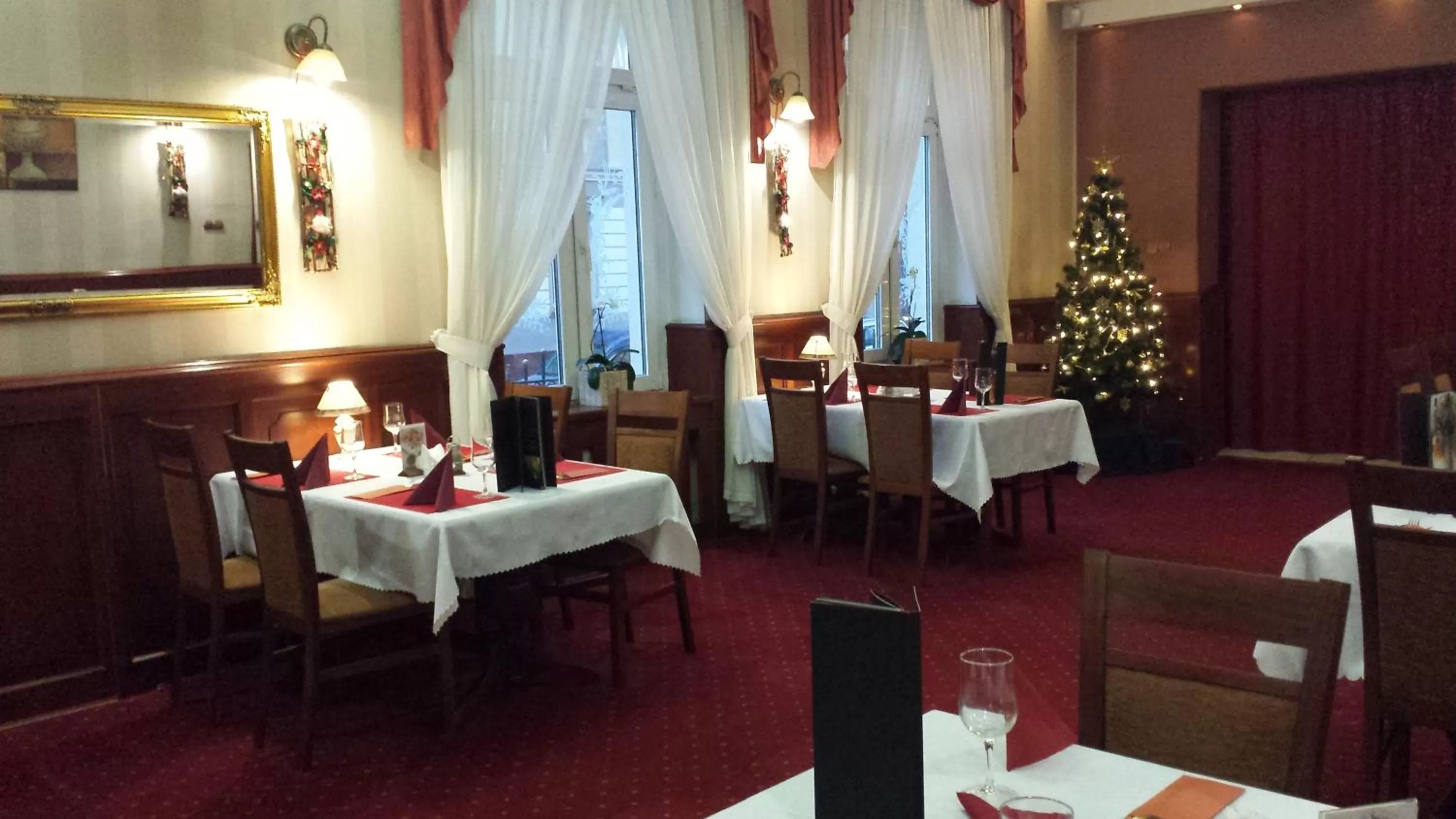 Restaurant/places to eat in Hotel Atena