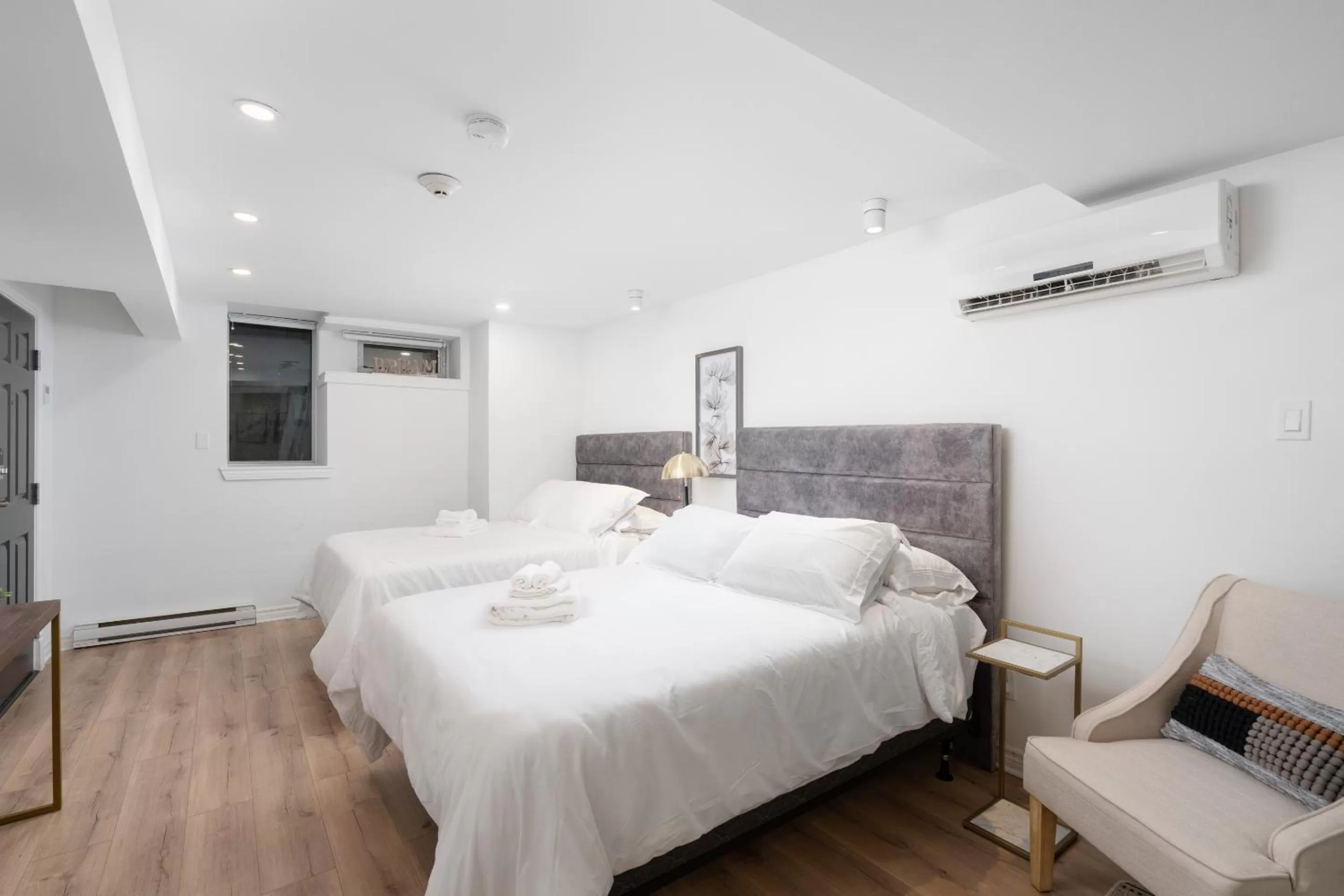 Bed in Le Penfield Par Nomade MTL