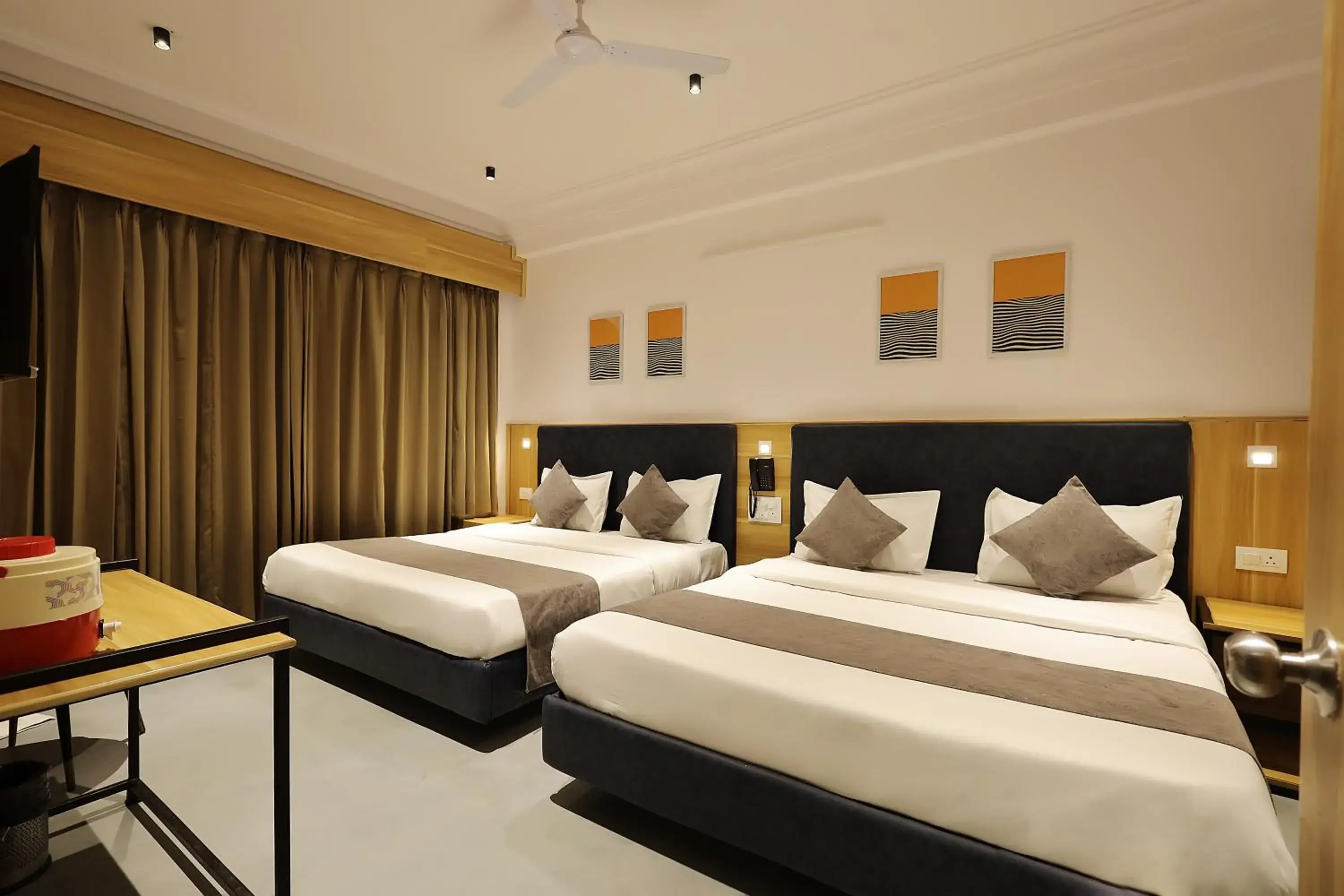 TV and multimedia, Bed in Hotel Sparkle Inn Udaipur