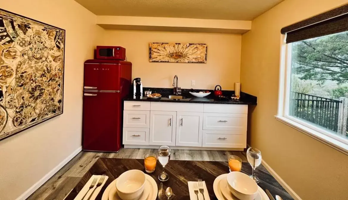 Kitchen/Kitchenette in West Sonoma Inn & Spa