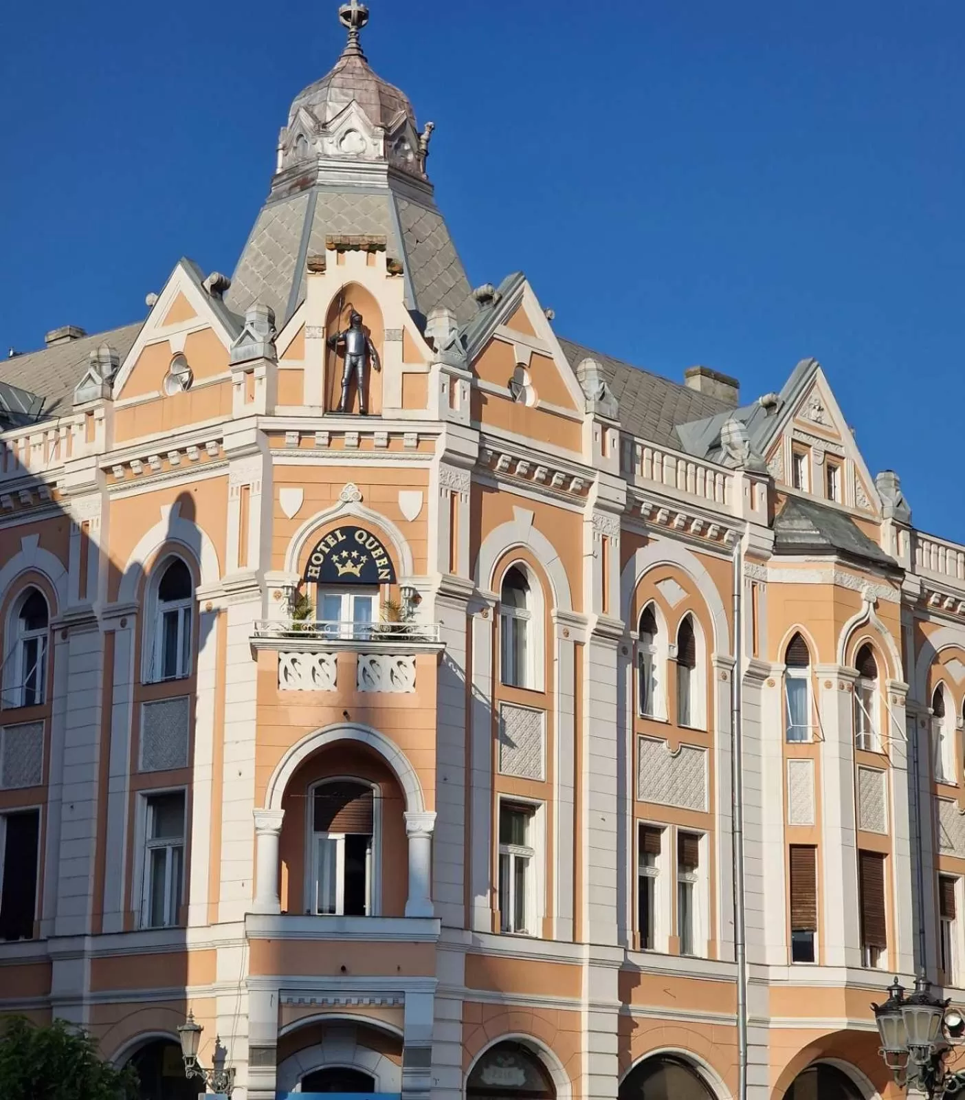 Property building in Queen Palace