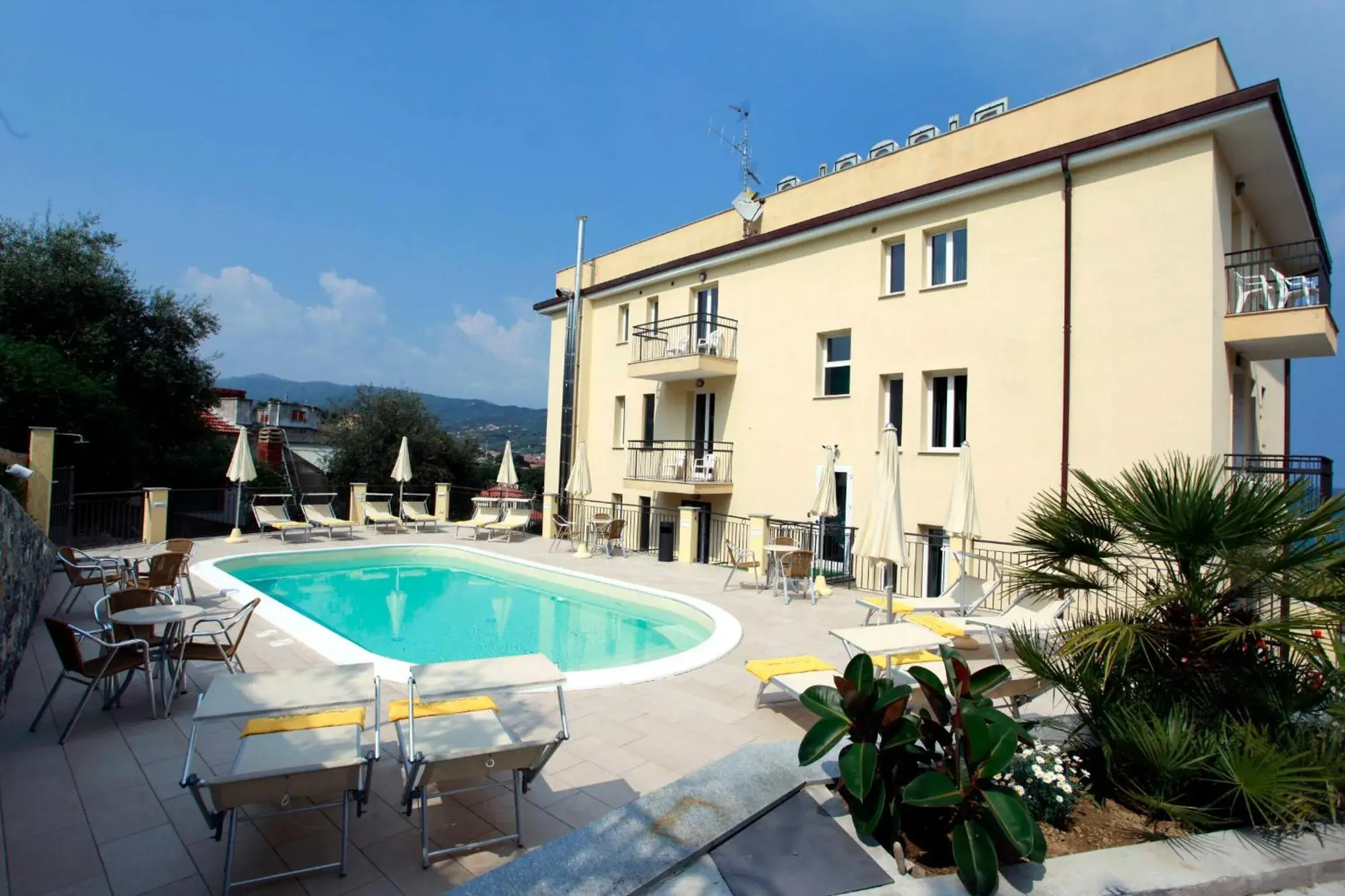 Swimming Pool in Piccolo Hotel