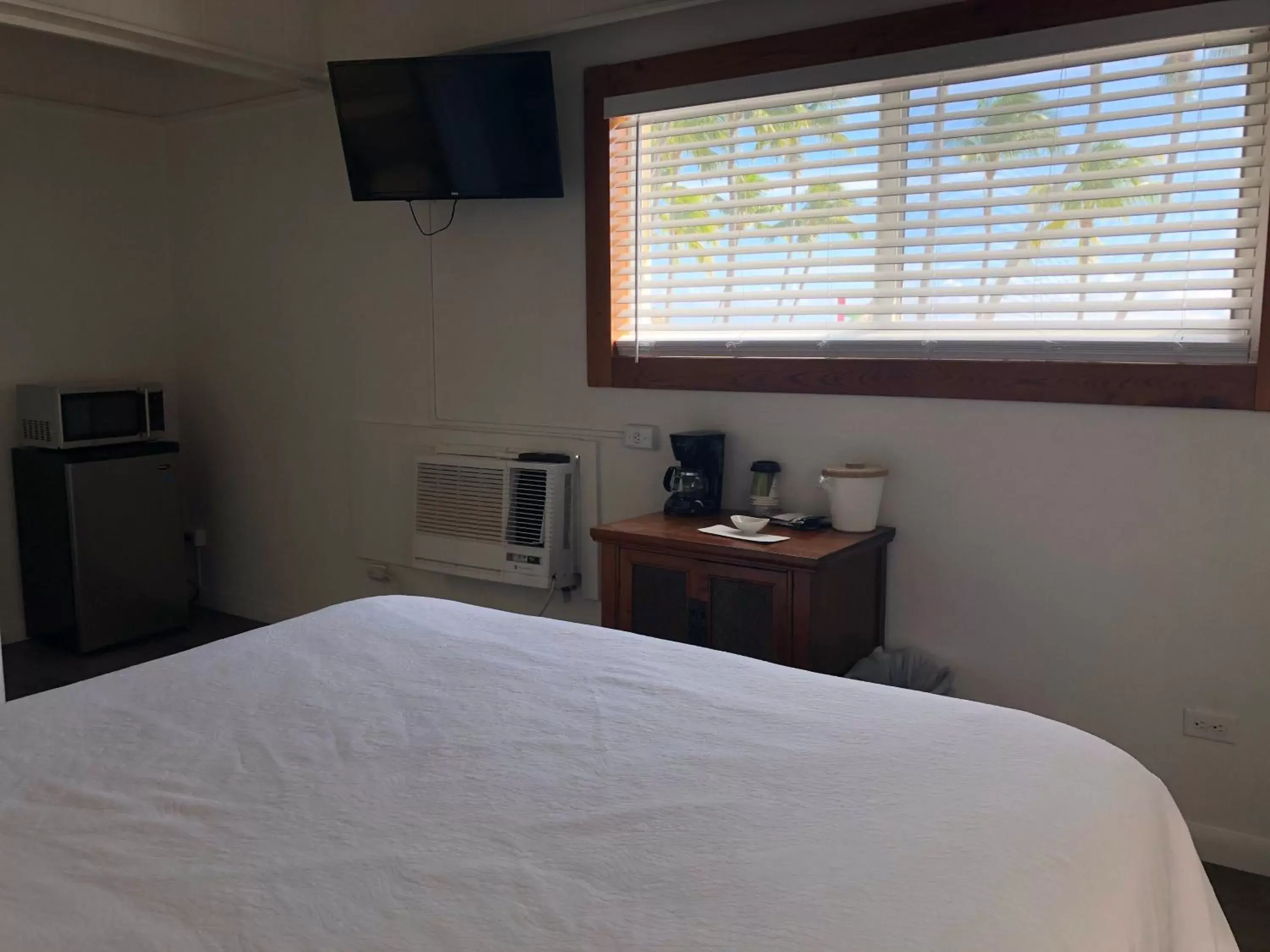 Bedroom, Bed in Drop Anchor Resort & Marina