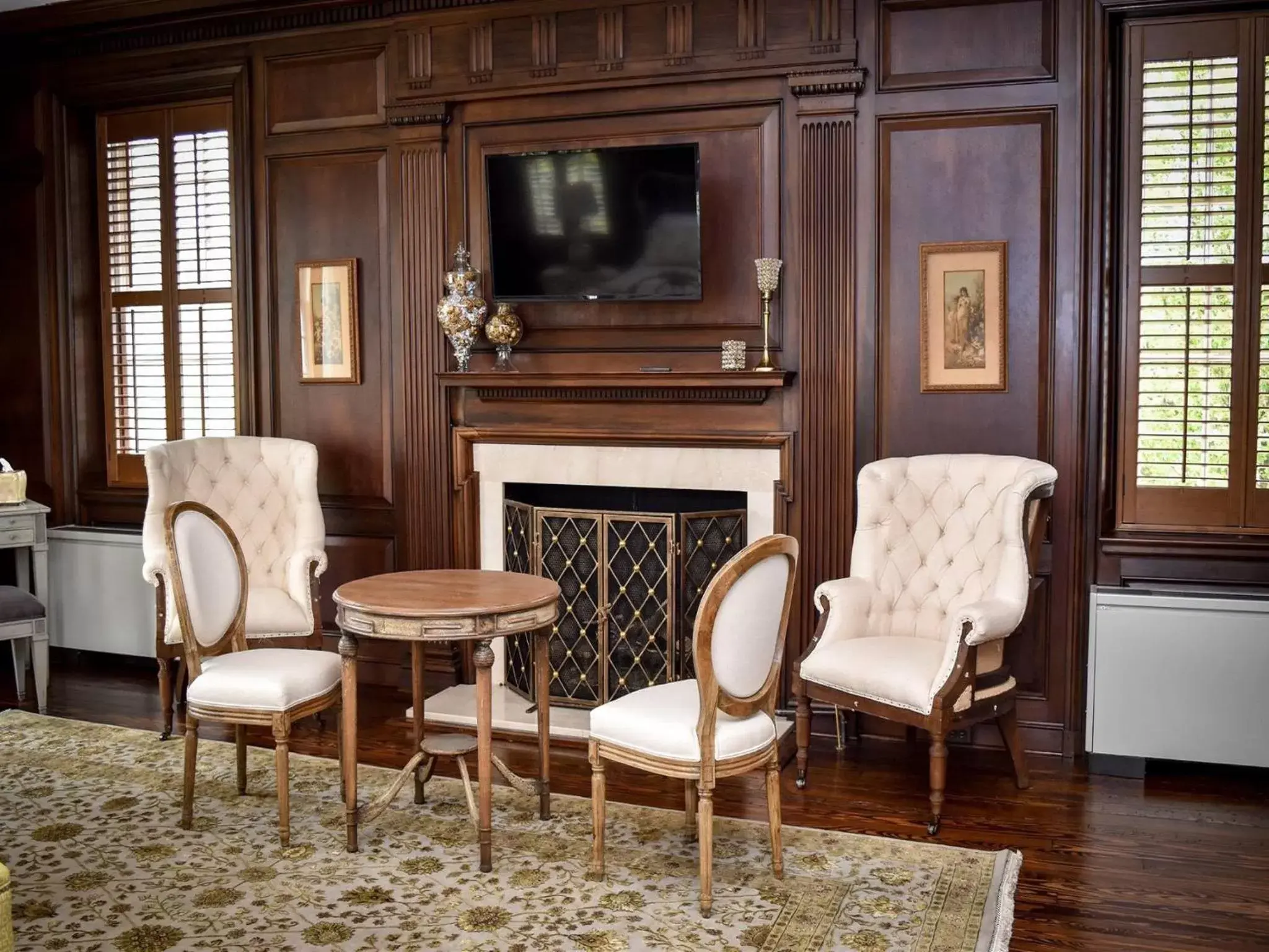 Seating Area in Inn at Evergreen