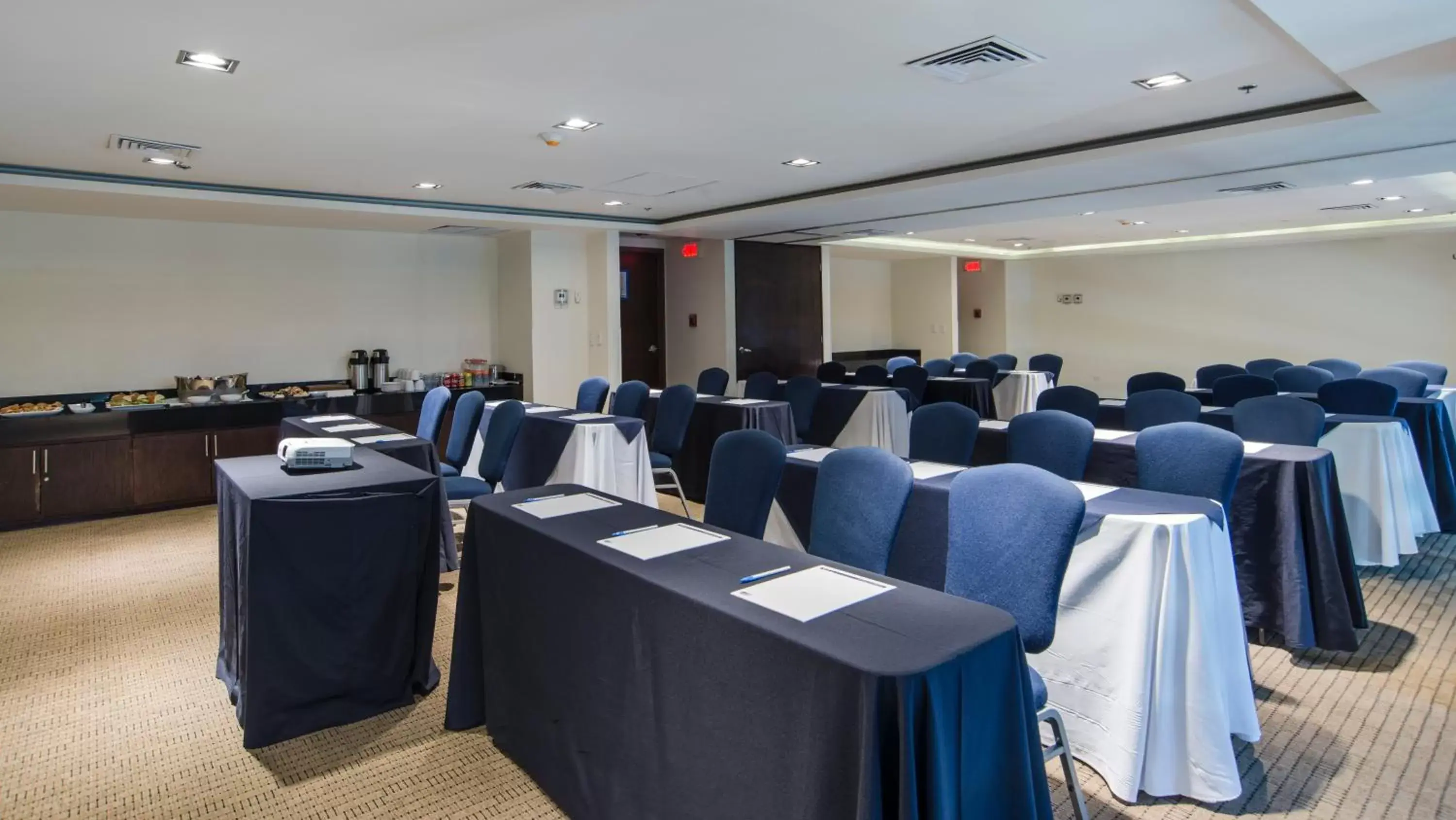 Meeting/conference room in Holiday Inn Express Culiacan, an IHG Hotel