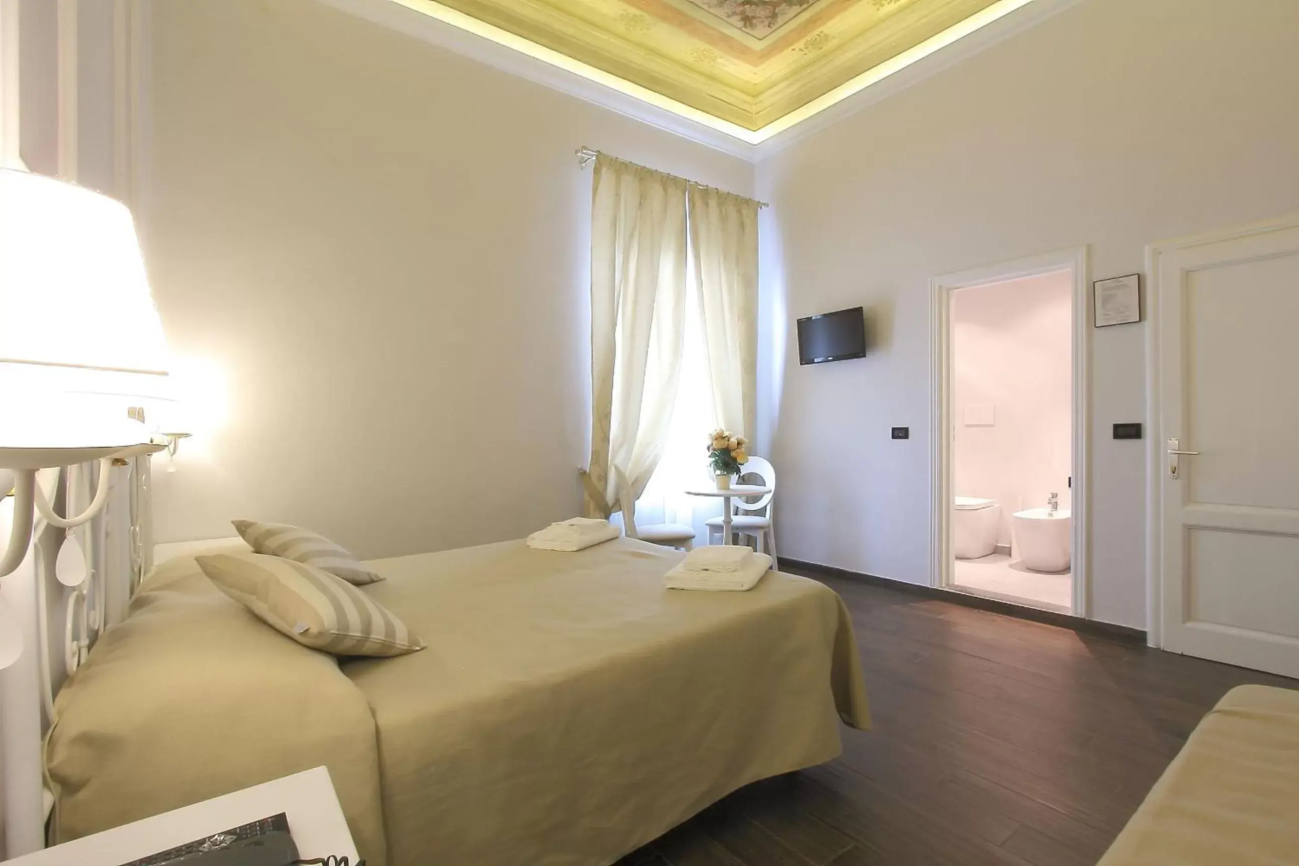 TV and multimedia, Bed in Hotel Ferrucci