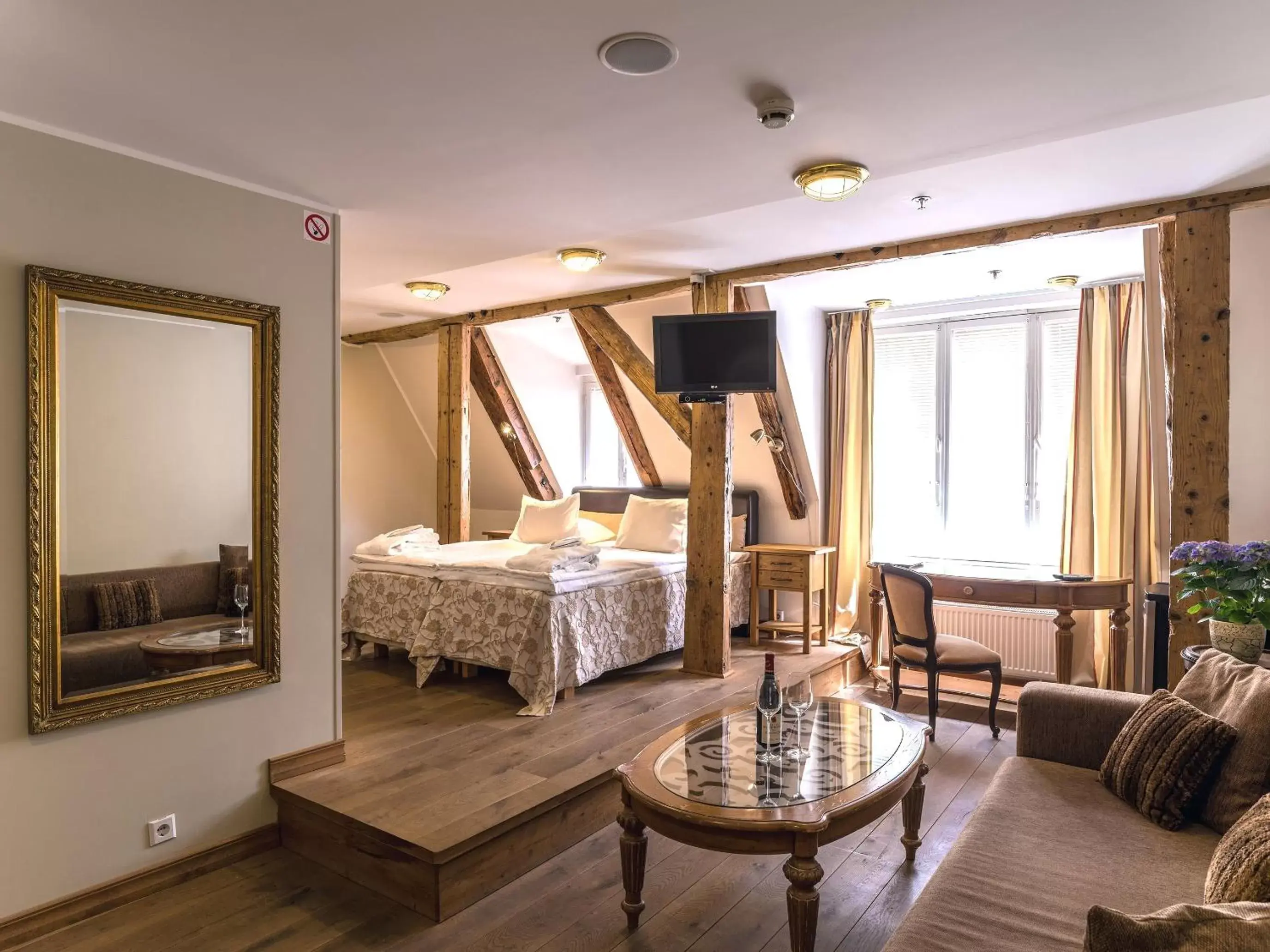 Bedroom in CRU Hotel