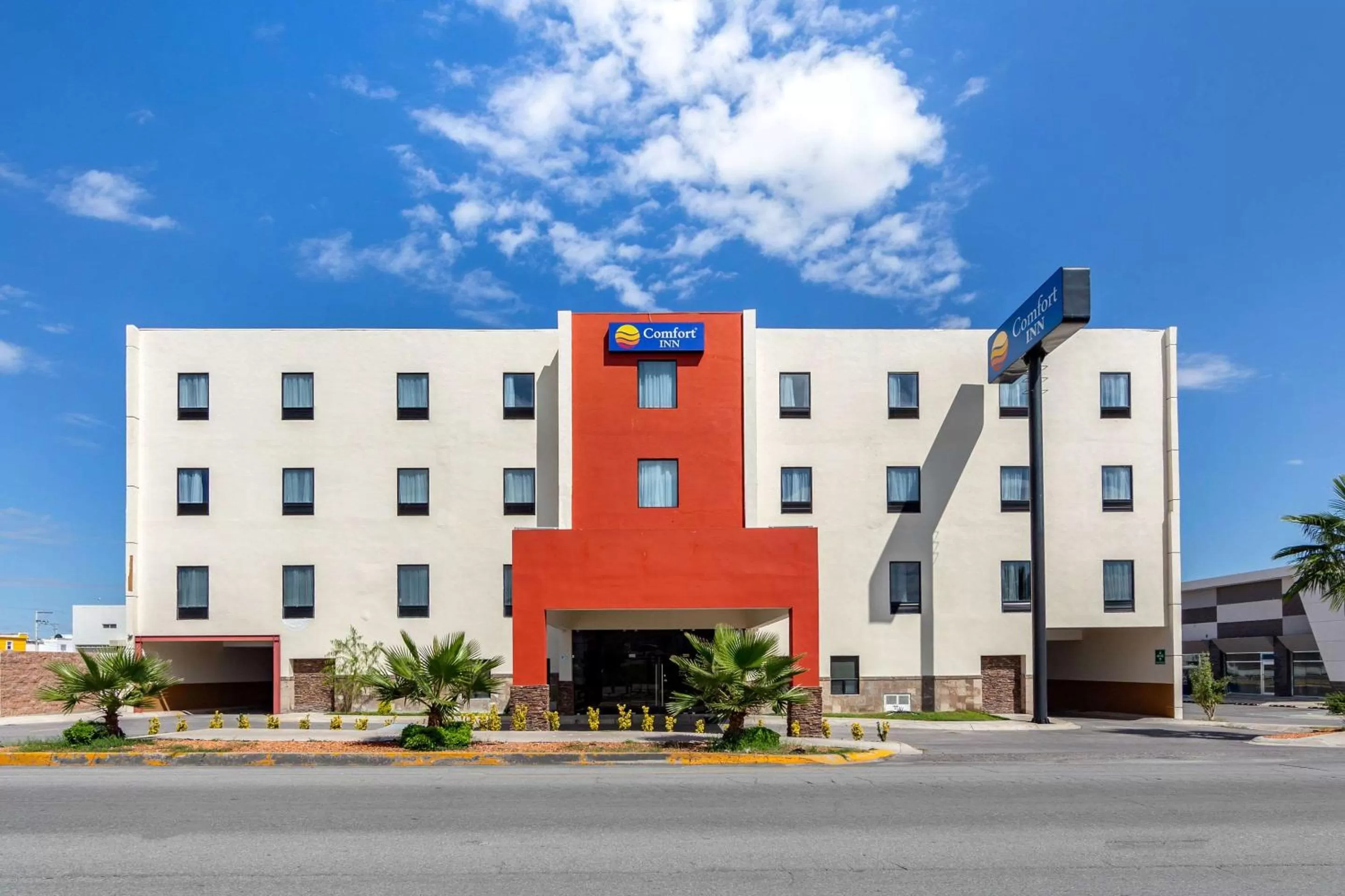 Property building in Comfort Inn Chihuahua